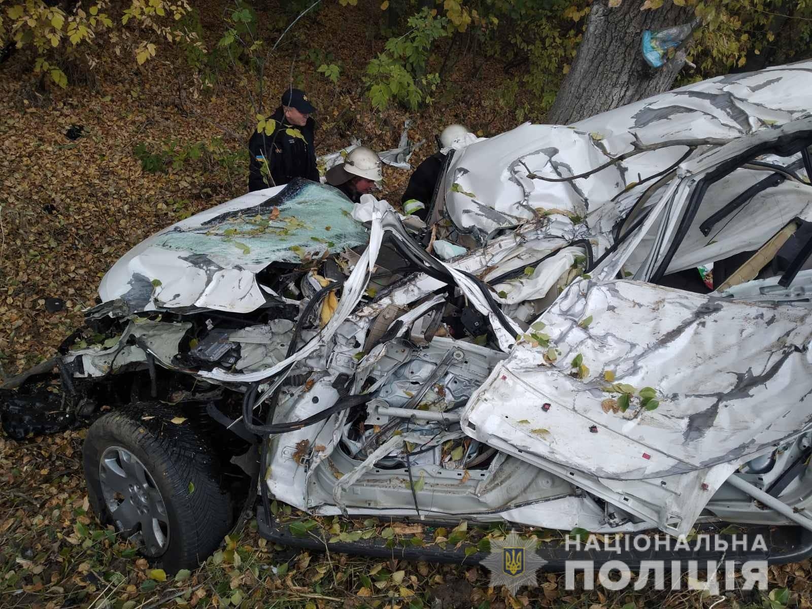 В Гайсинському районі розбився водій позашляховика з Одеси. Пасажирку рятують лікарі