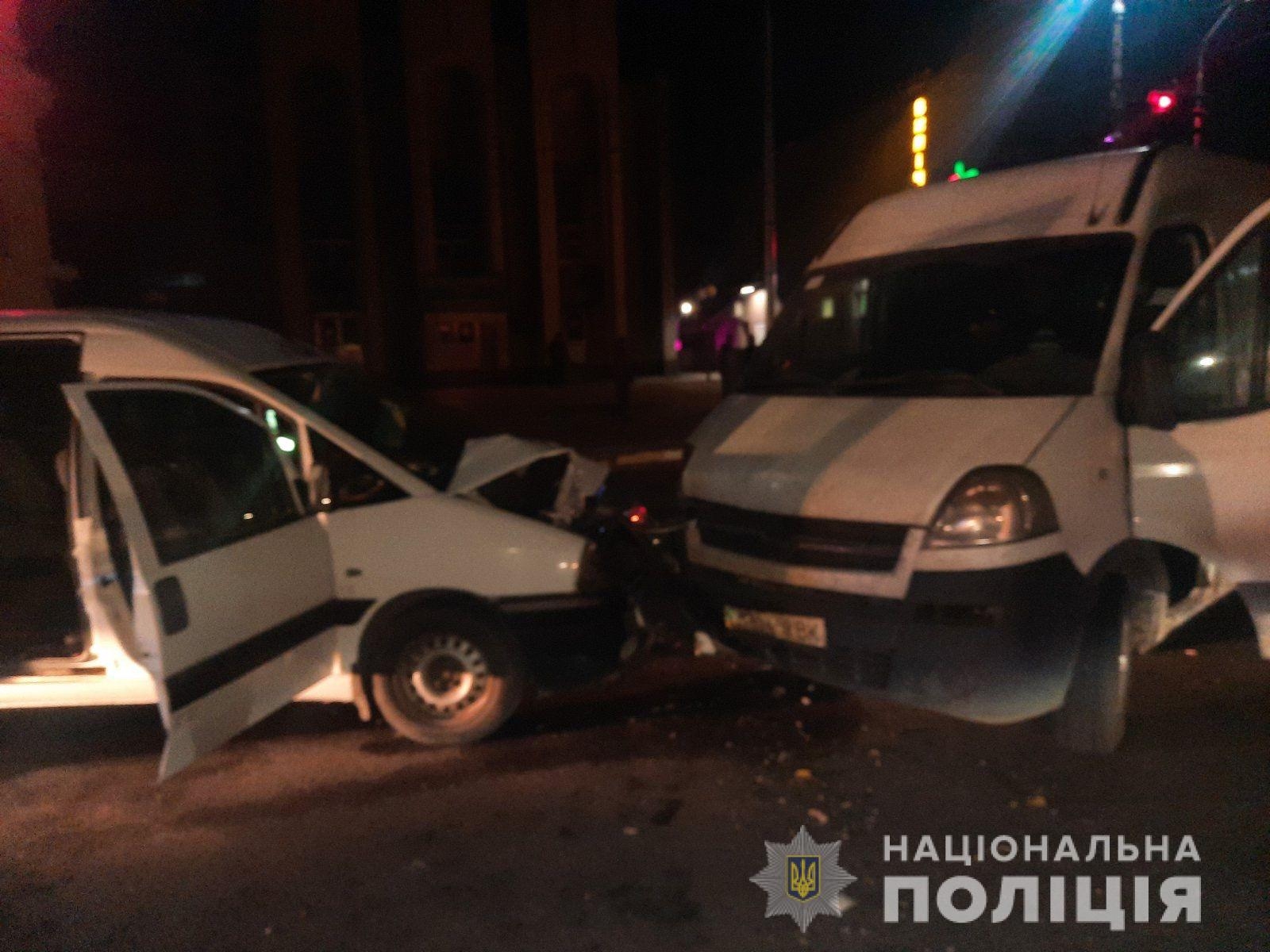 У Немирові вночі зіткнулись Opel та Fiat - дві пасажирки у лікарні