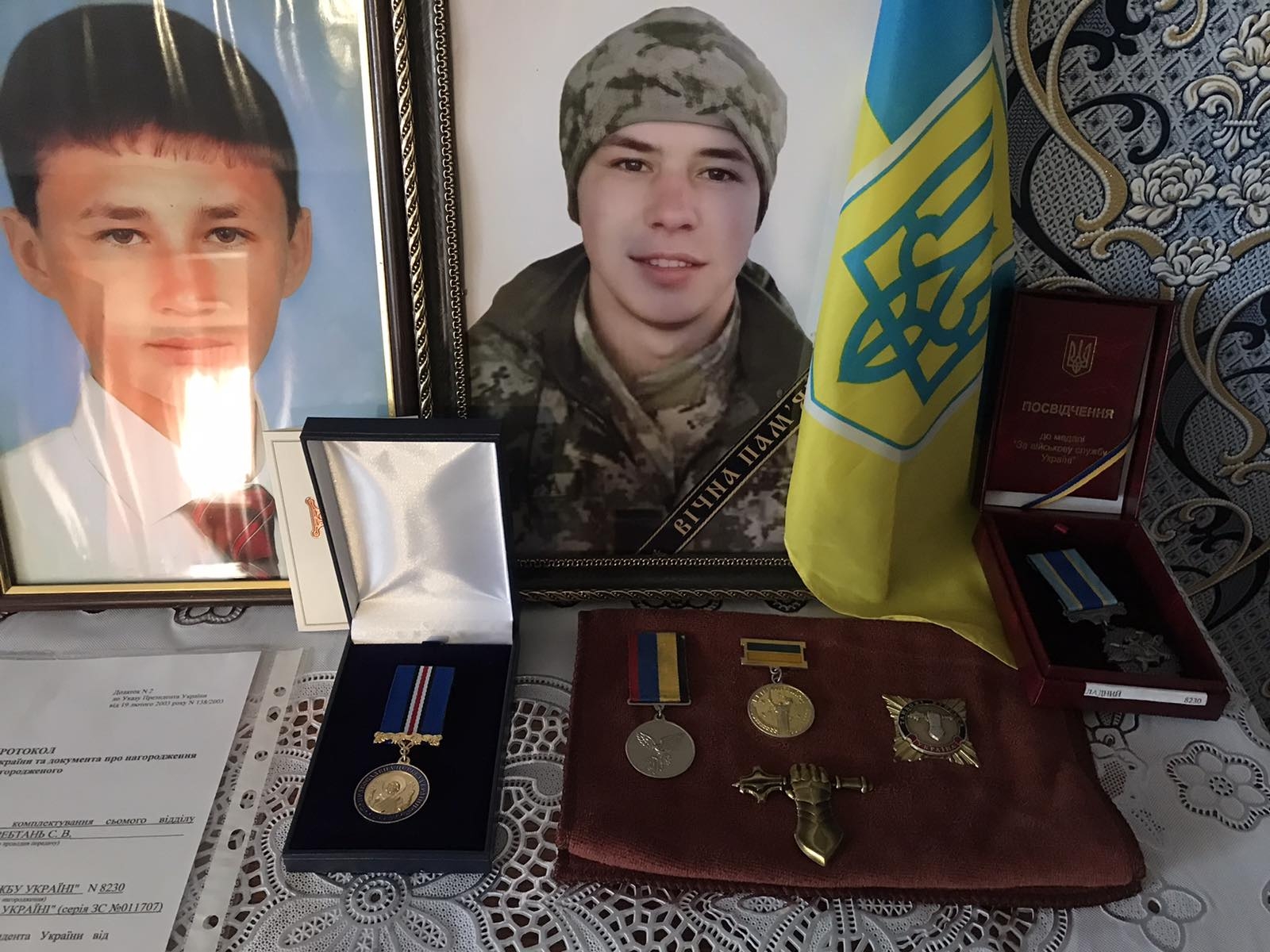 Мати загиблого воїна з Оратівської громади отримала його посмертну медаль