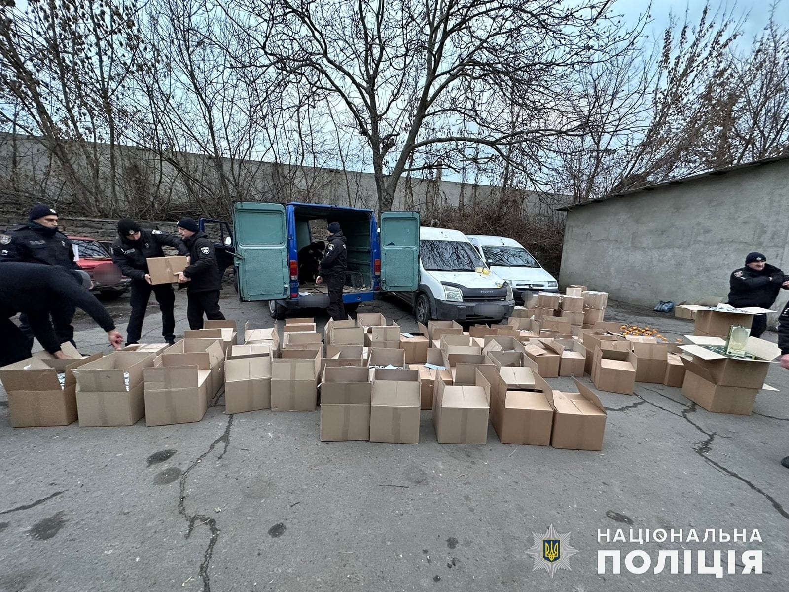 Могилів-подільські поліцейські вилучили 5 тонн контрафактного алкоголю