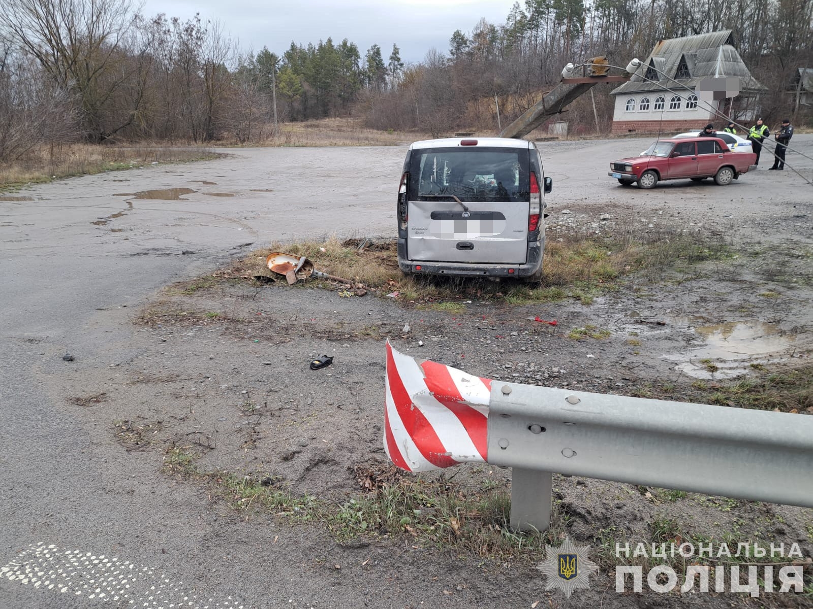 На Вінниччині п'яний водій на викраденому Fiat Doblo в’їхав у бетонну опору