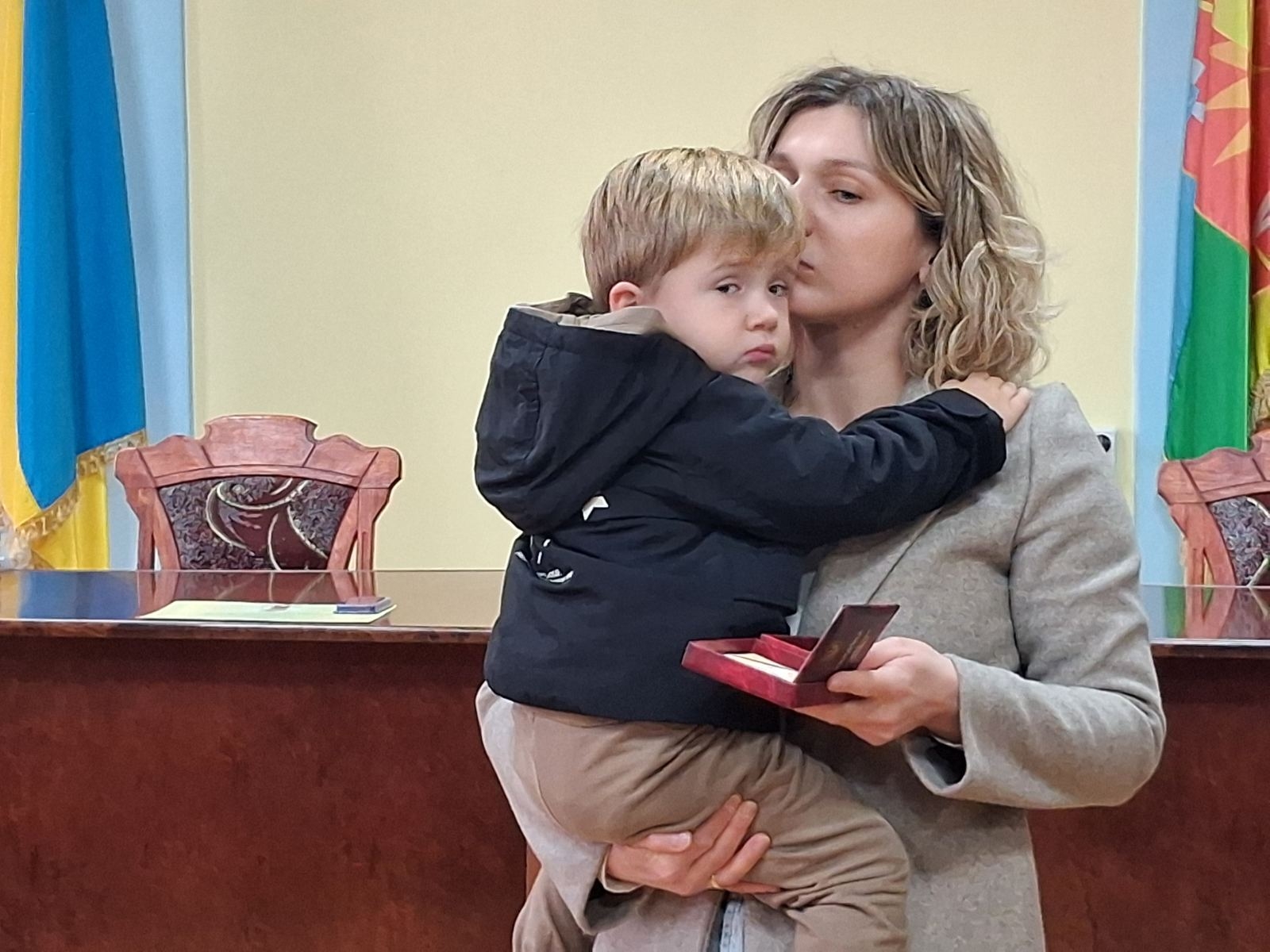 Нагороди родинам полеглих захисників вручили у Теплицькій громаді