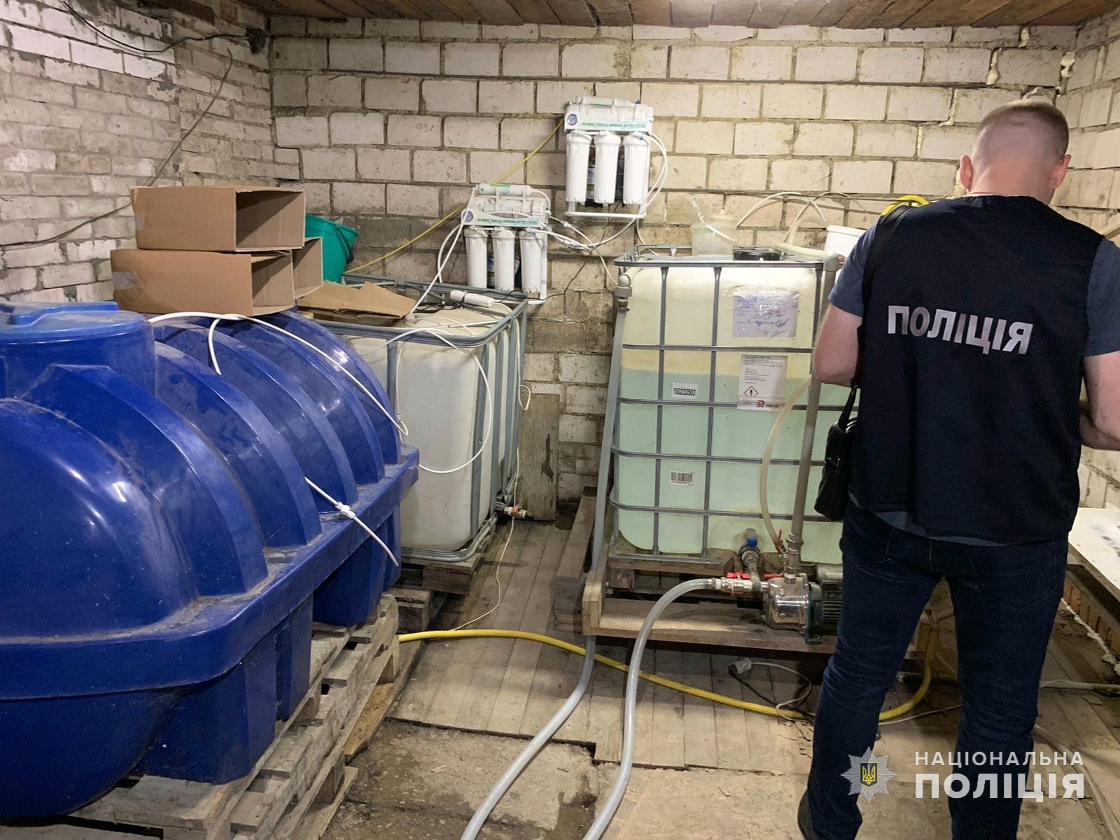 У Вінниці викрили підпільний цех з контрафактним алкоголем і сигаретами на 2 млн грн