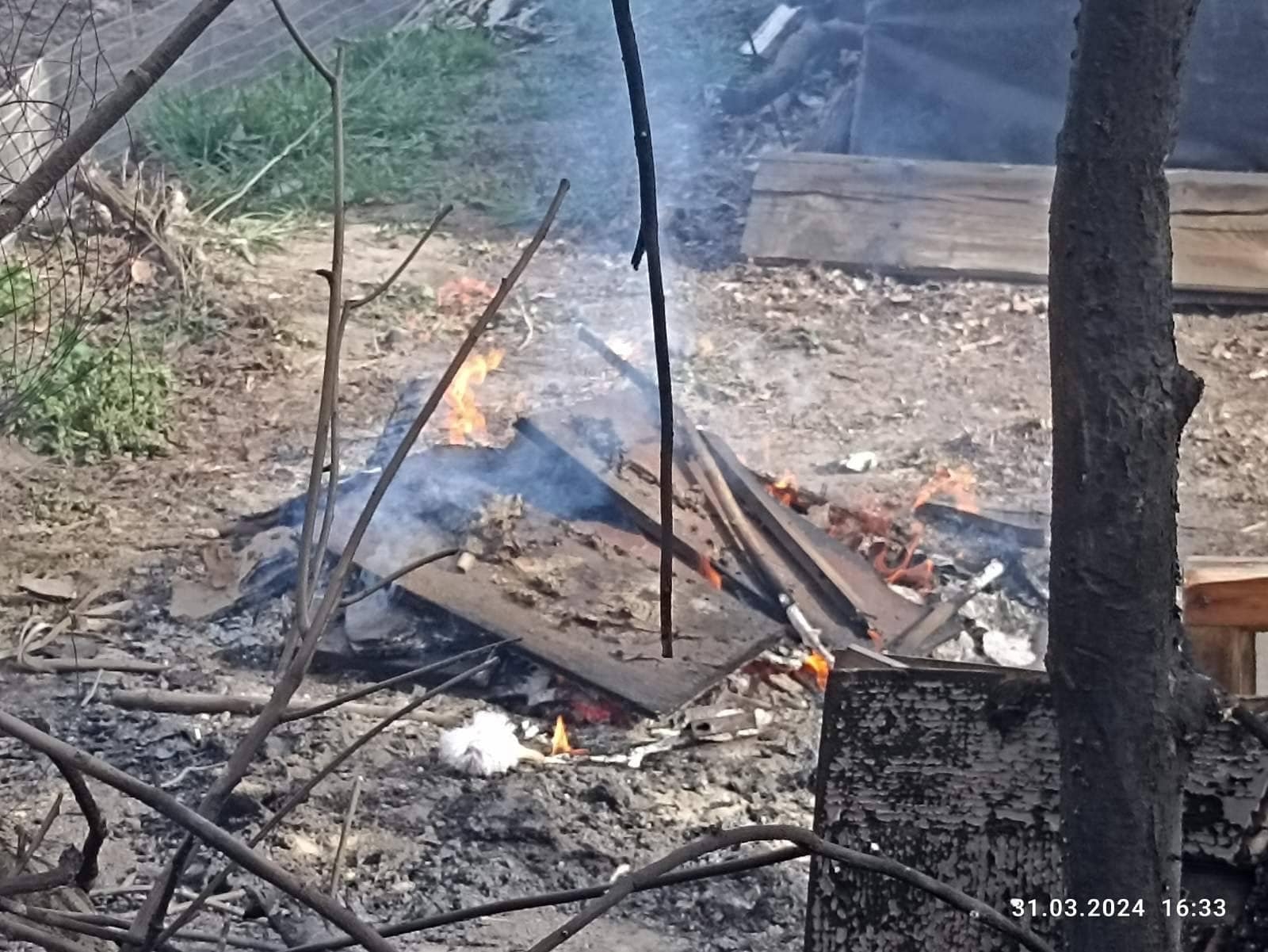 Палила меблі у недозволеному місці - вінничанка отримала протокол