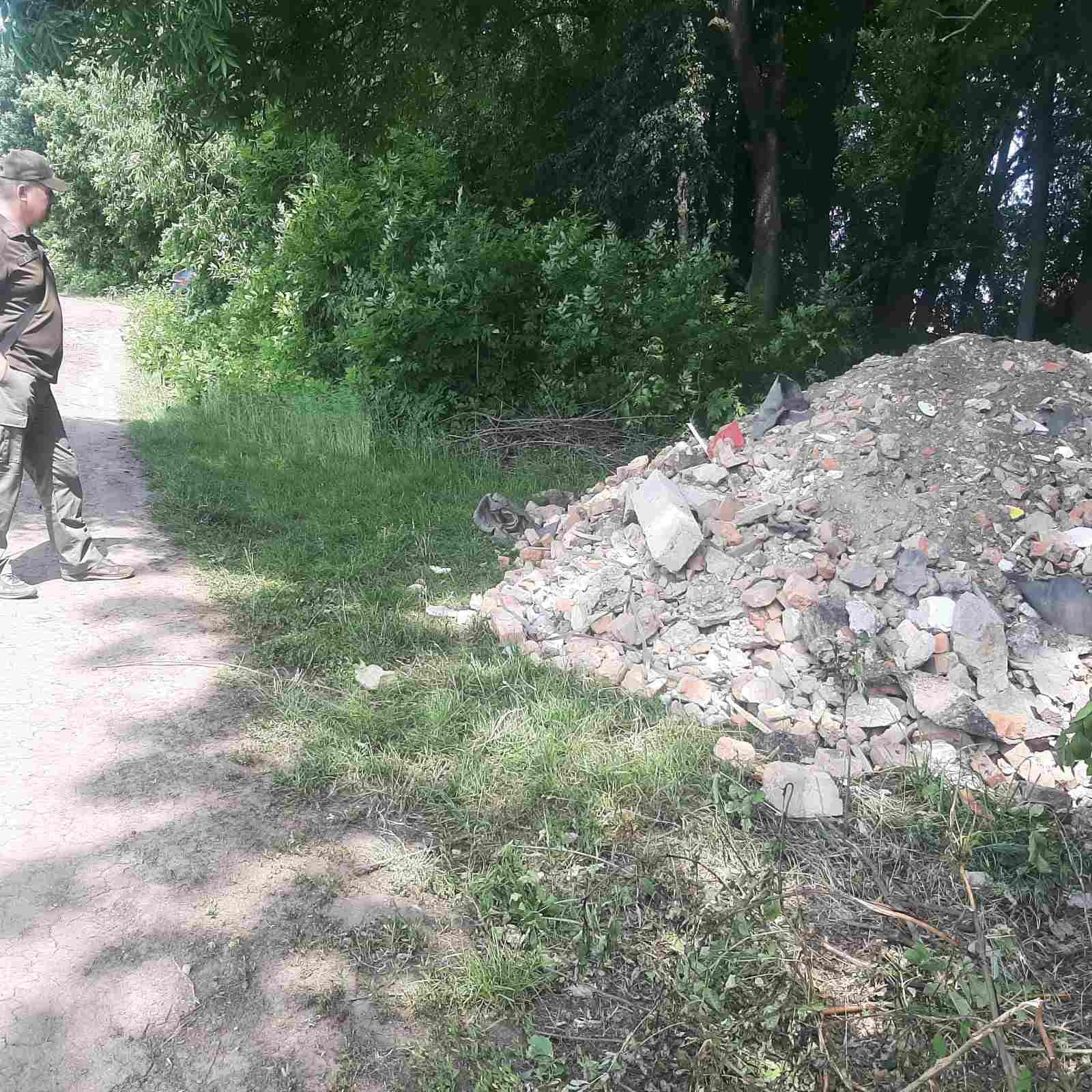 На одній з вулиць Тяжилова у Вінниці зробили звалище будівельного сміття