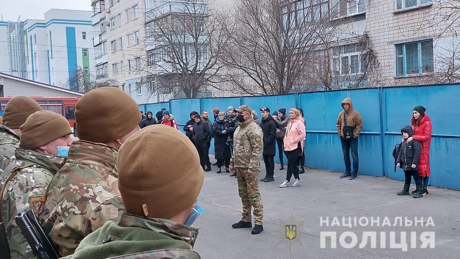 Зведений загін вінницьких поліцейських вирушив в зону ООС