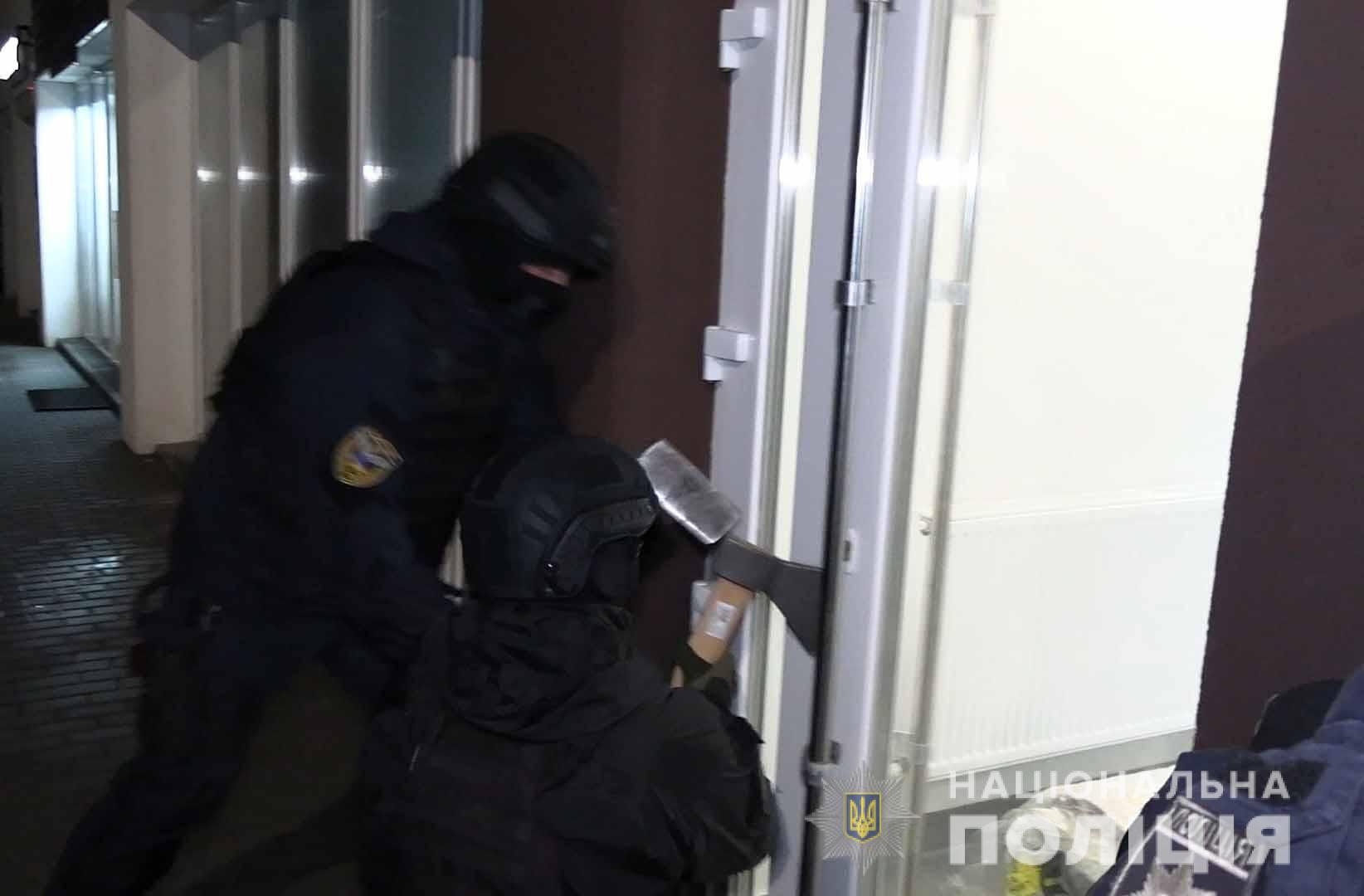 У Вінниці поліцейські припинили діяльність двох закладів, які працювали попри карантинні обмеження