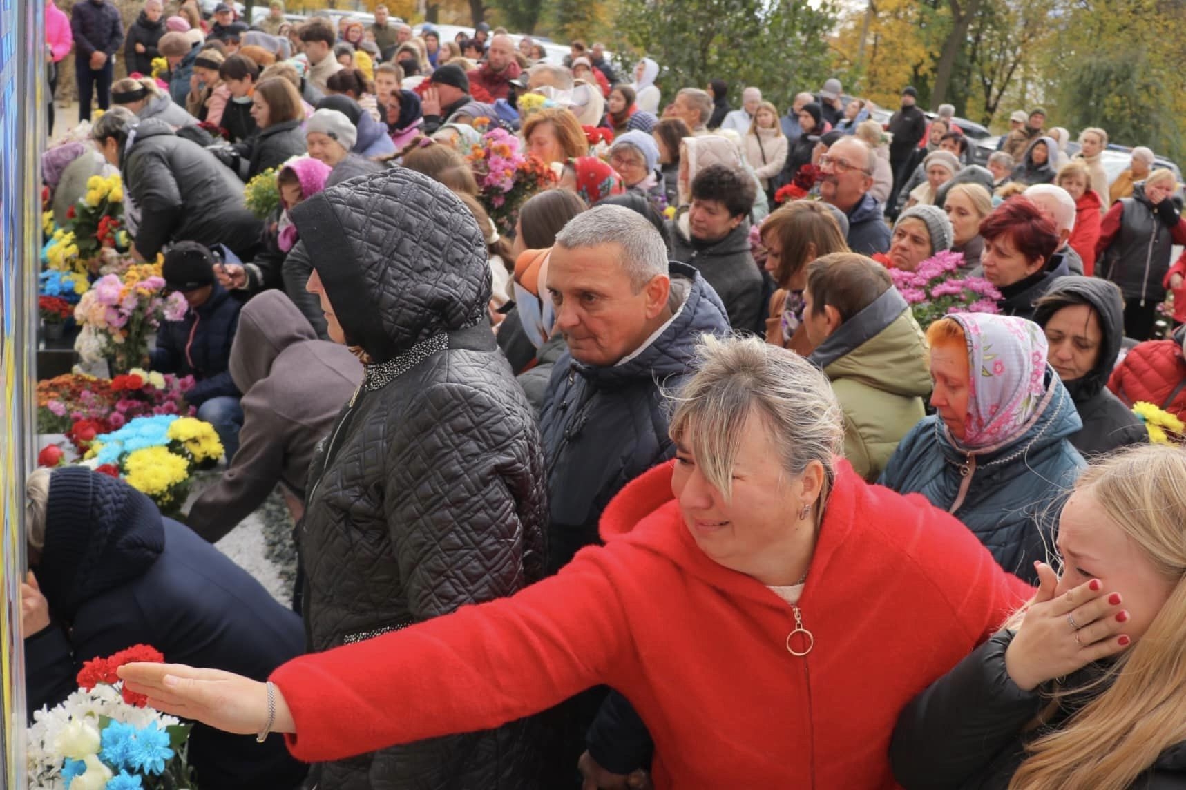 У Гніванській громаді відкрили алею в пам’ять про полеглих Героїв