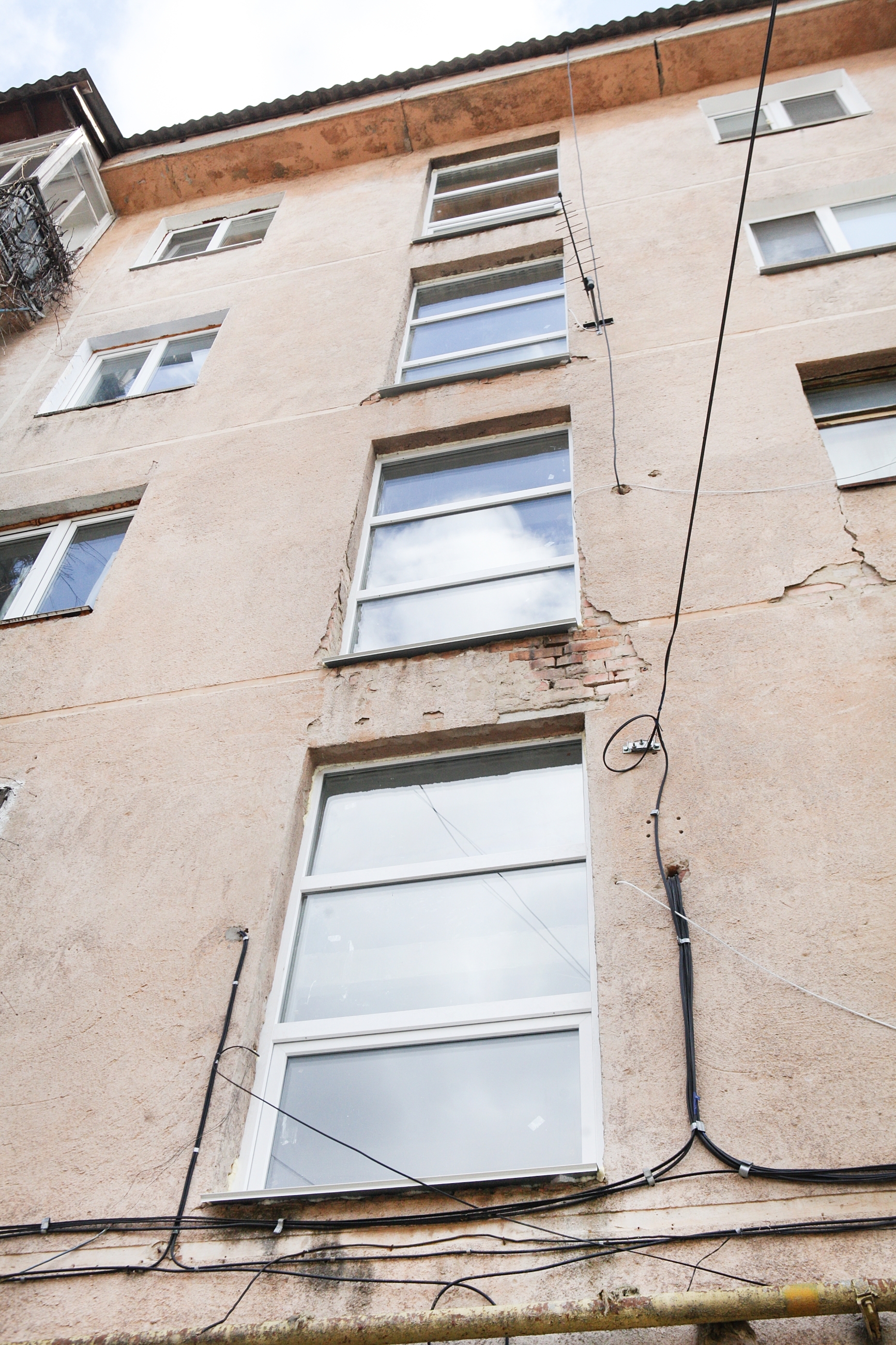 Стане тепліше та комфортніше: у Вінниці в будинку на Стеценка, 25 замінили вікна