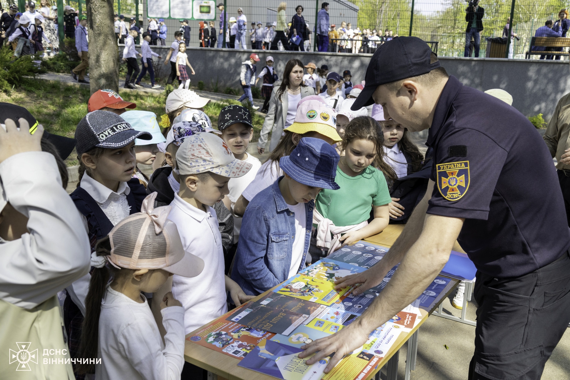 Рятувальники провели День цивільного захисту у вінницькому ліцеї №33