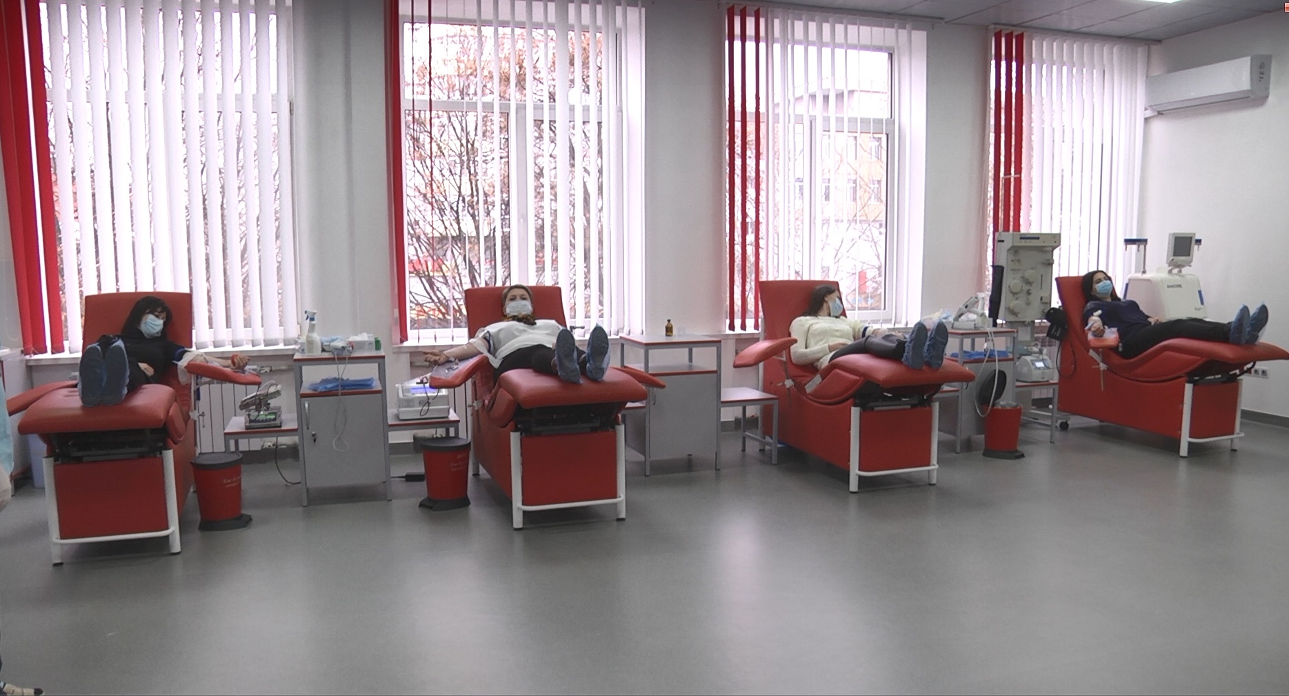 Працівники департаменту соціальної політики міської ради стали донорами крові