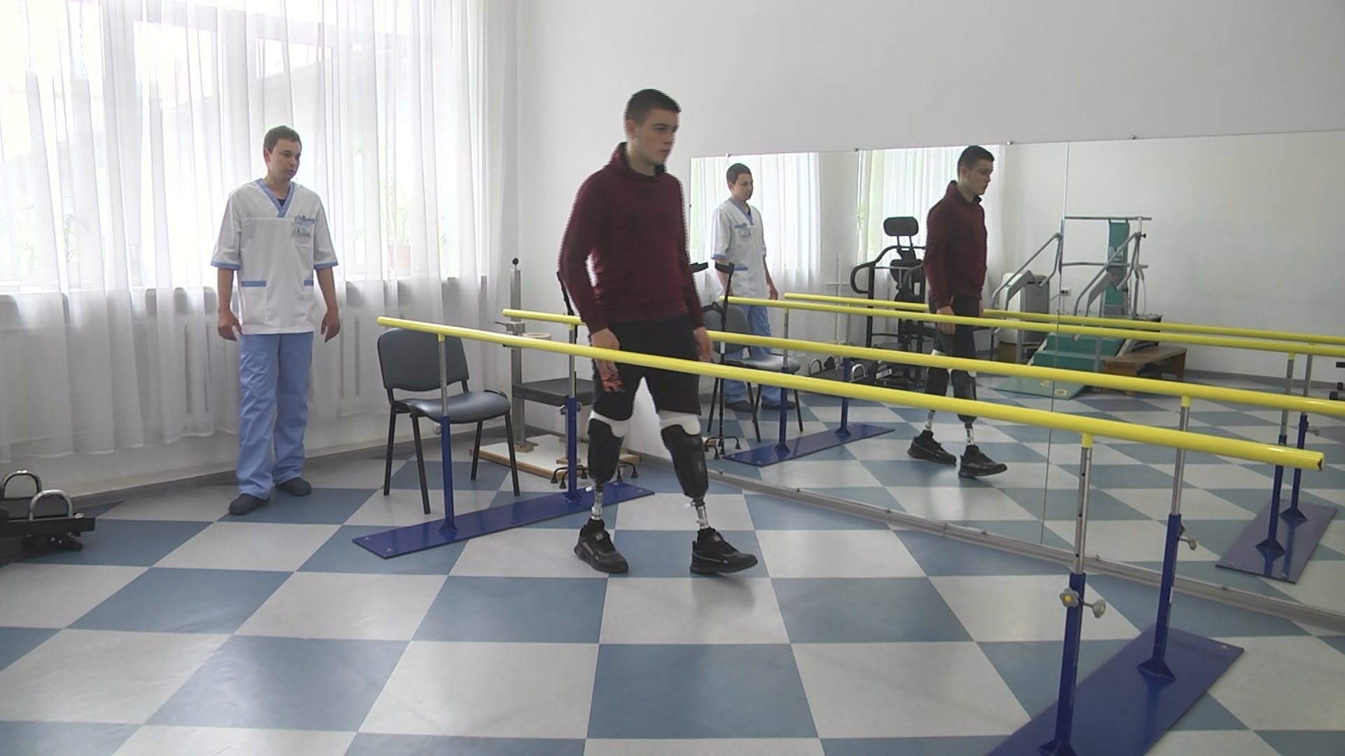 Володимир Авдєєв, який втратив обидві ноги і вчиться ходити на протезах: "Інвалідність – не вирок"
