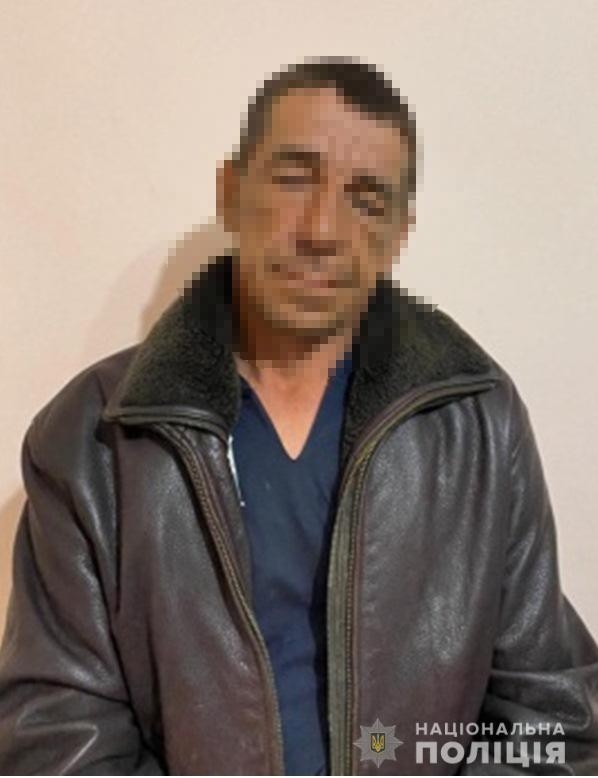 У Брацлаві чоловік вдерся до будинку 81-річної бабусі: погрожував та вимагав гроші