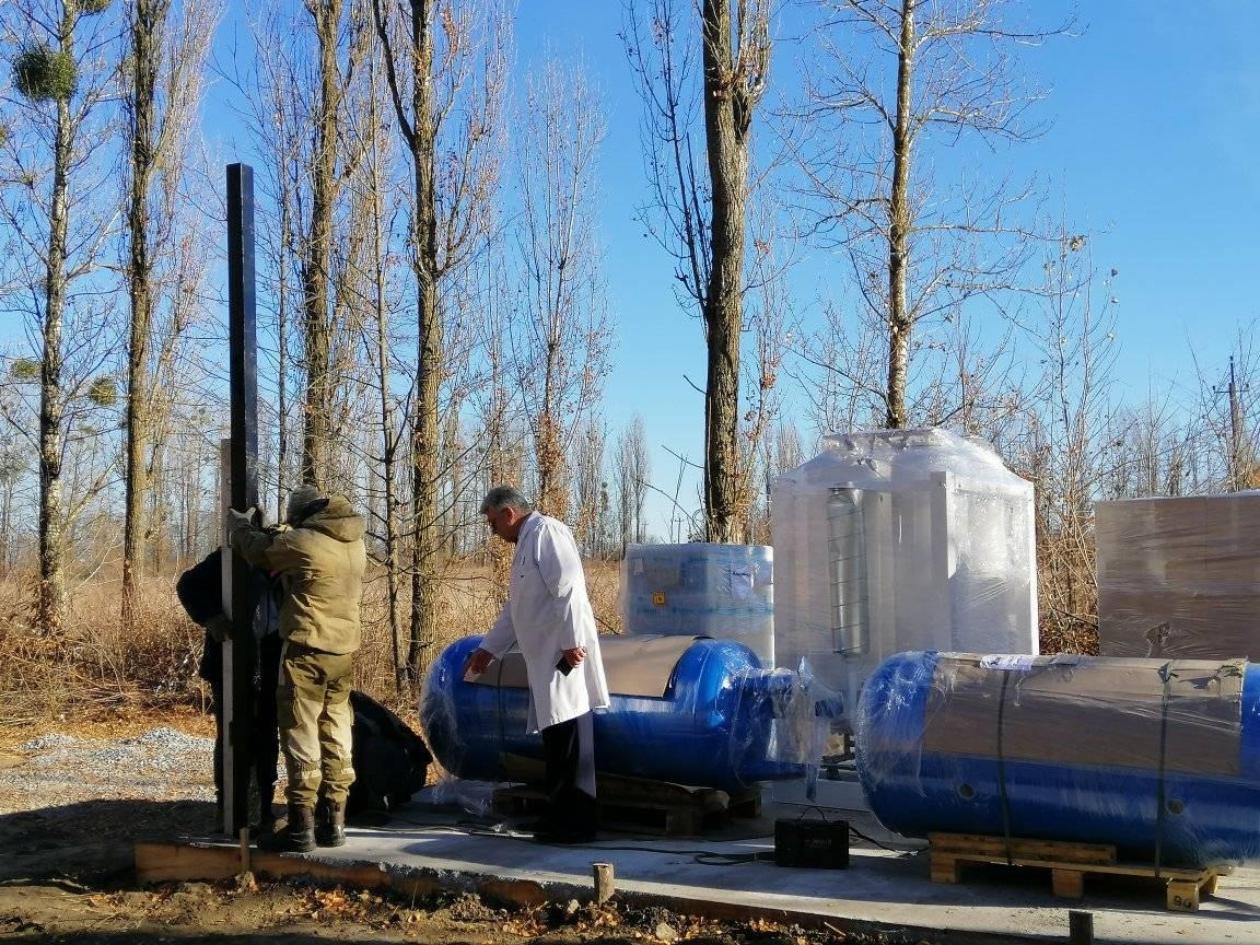 У Жмеринській лікарні встановлюють газифікатор, який допоможе безперебійно доставляти кисень для хворих