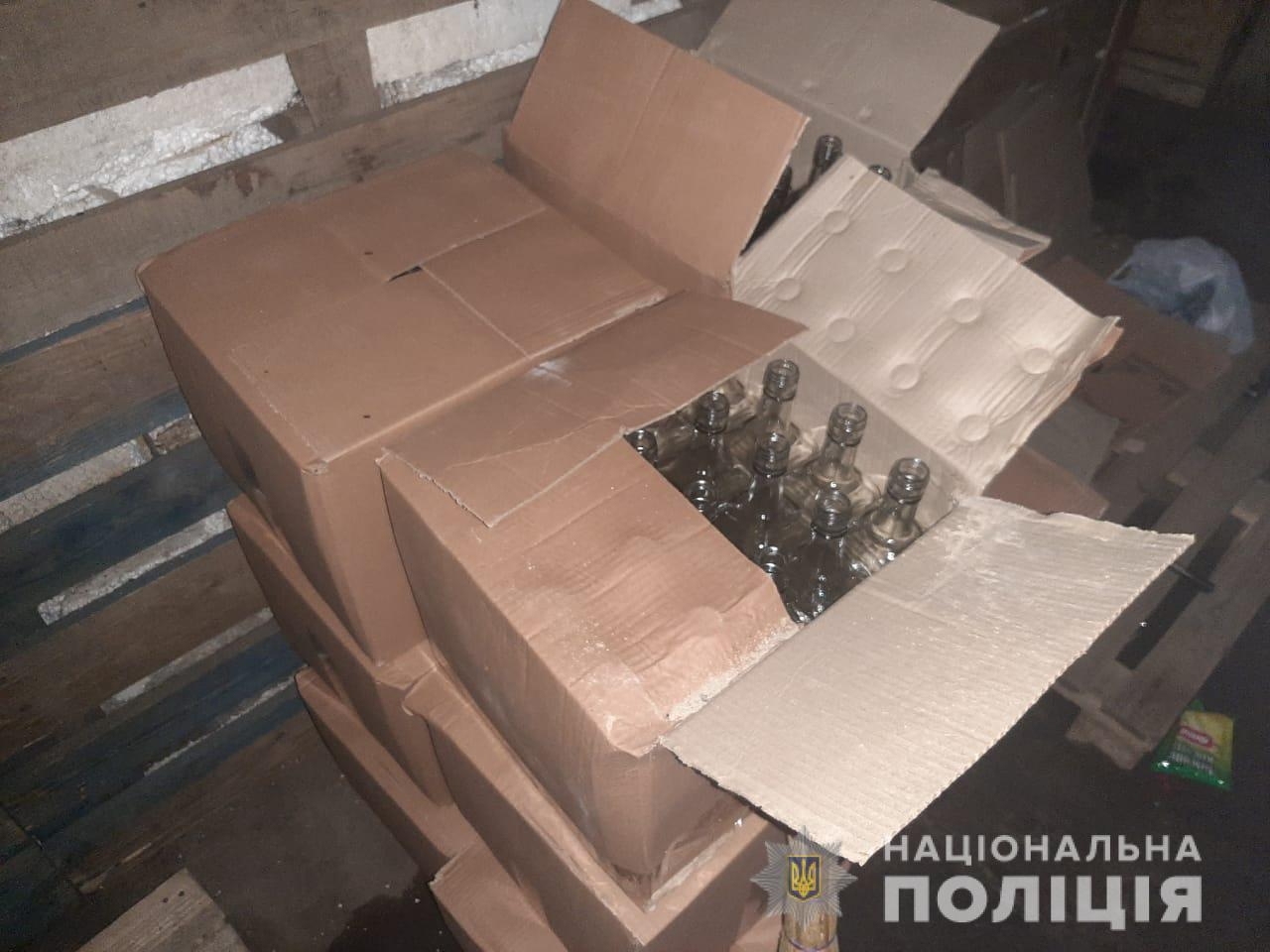 У Вінницькому районі виявили підпільний цех з виготовлення алкоголю