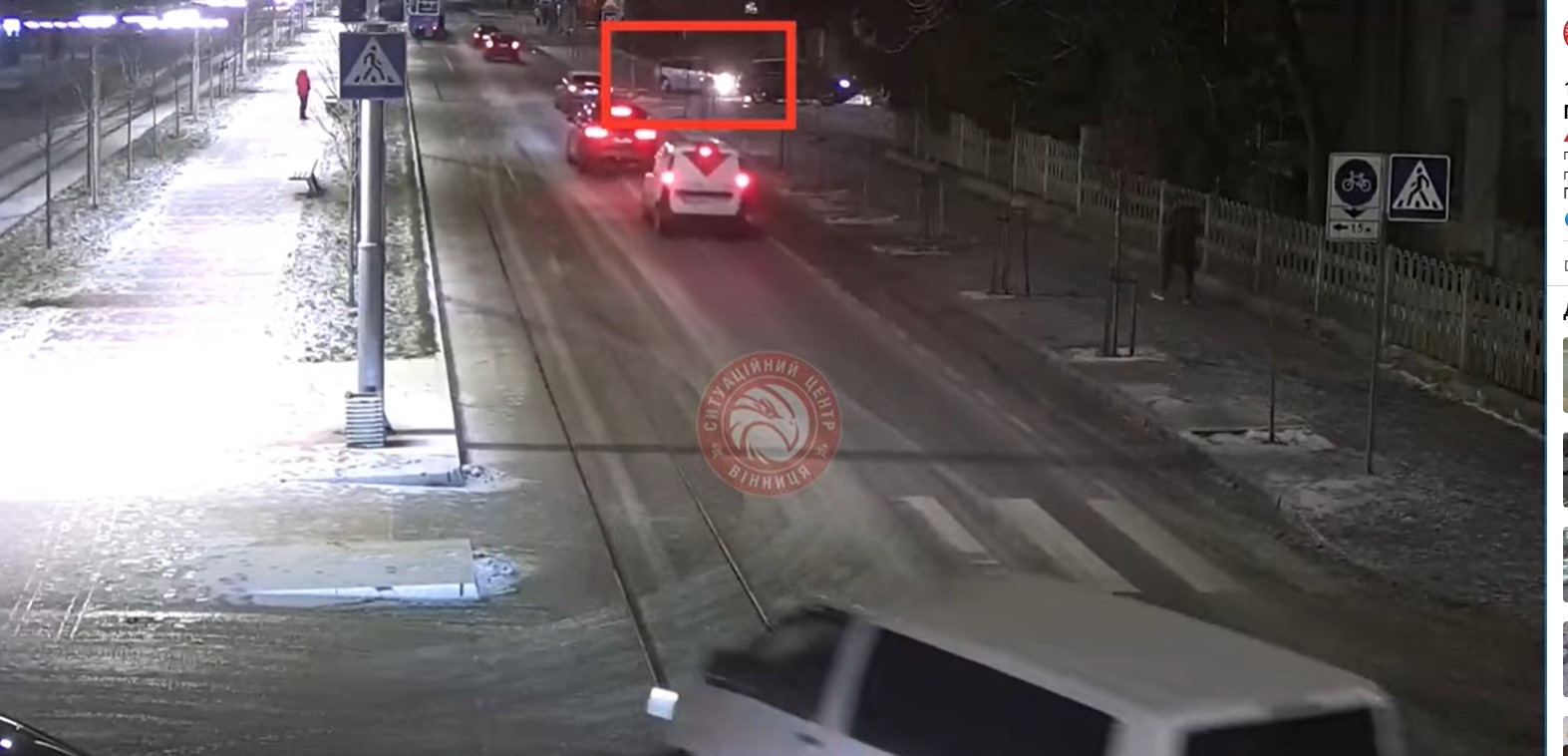 У Вінниці водій BMW влетів у паркан та втік, покинувши авто