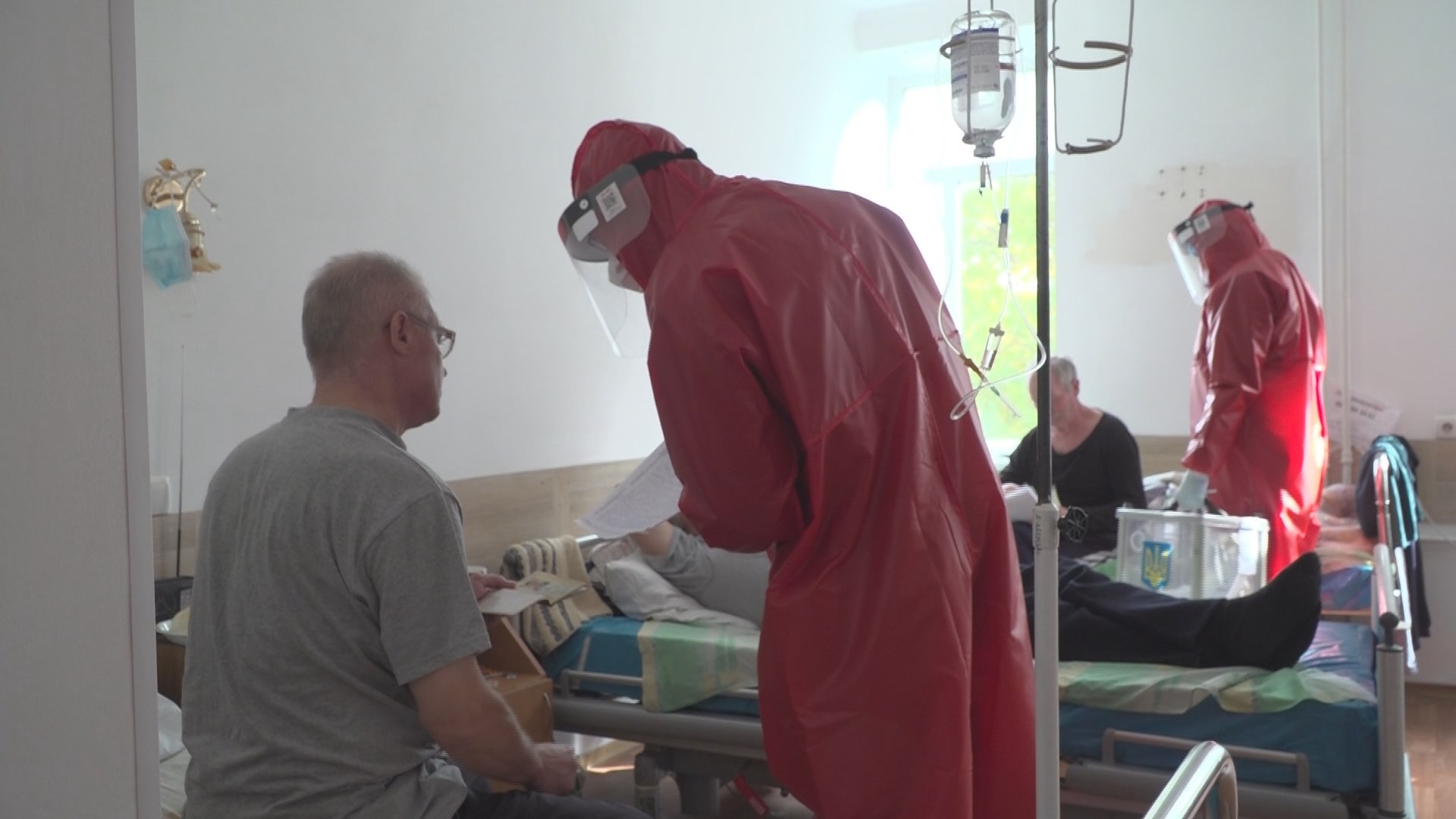Як у Вінниці голосували пацієнти "ковідних" лікарень 