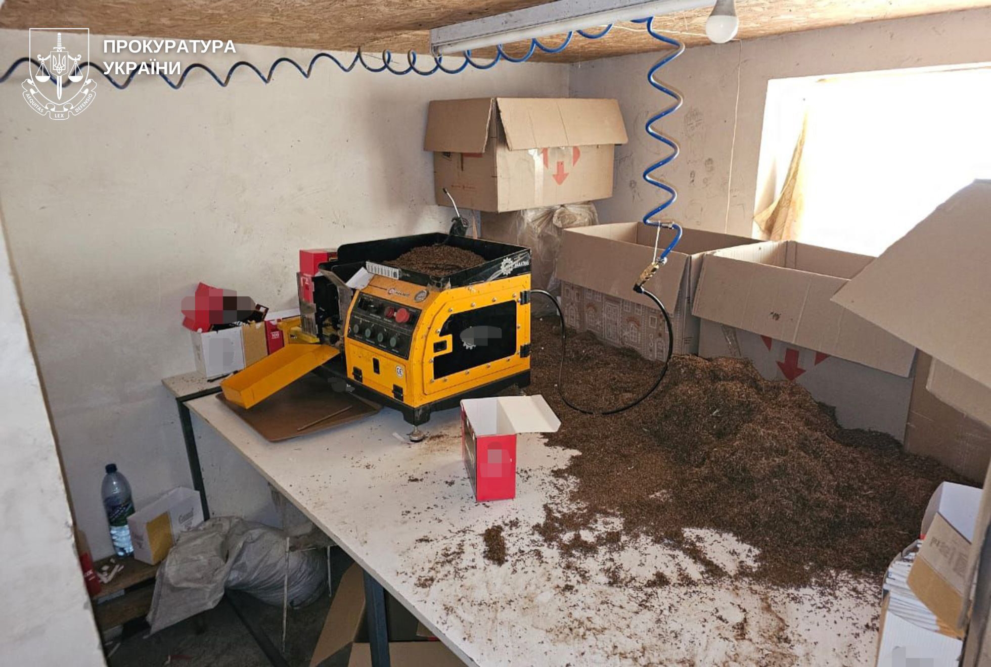 Засудили учасників схеми незаконного виробництва цигарок та алкоголю на Вінниччині