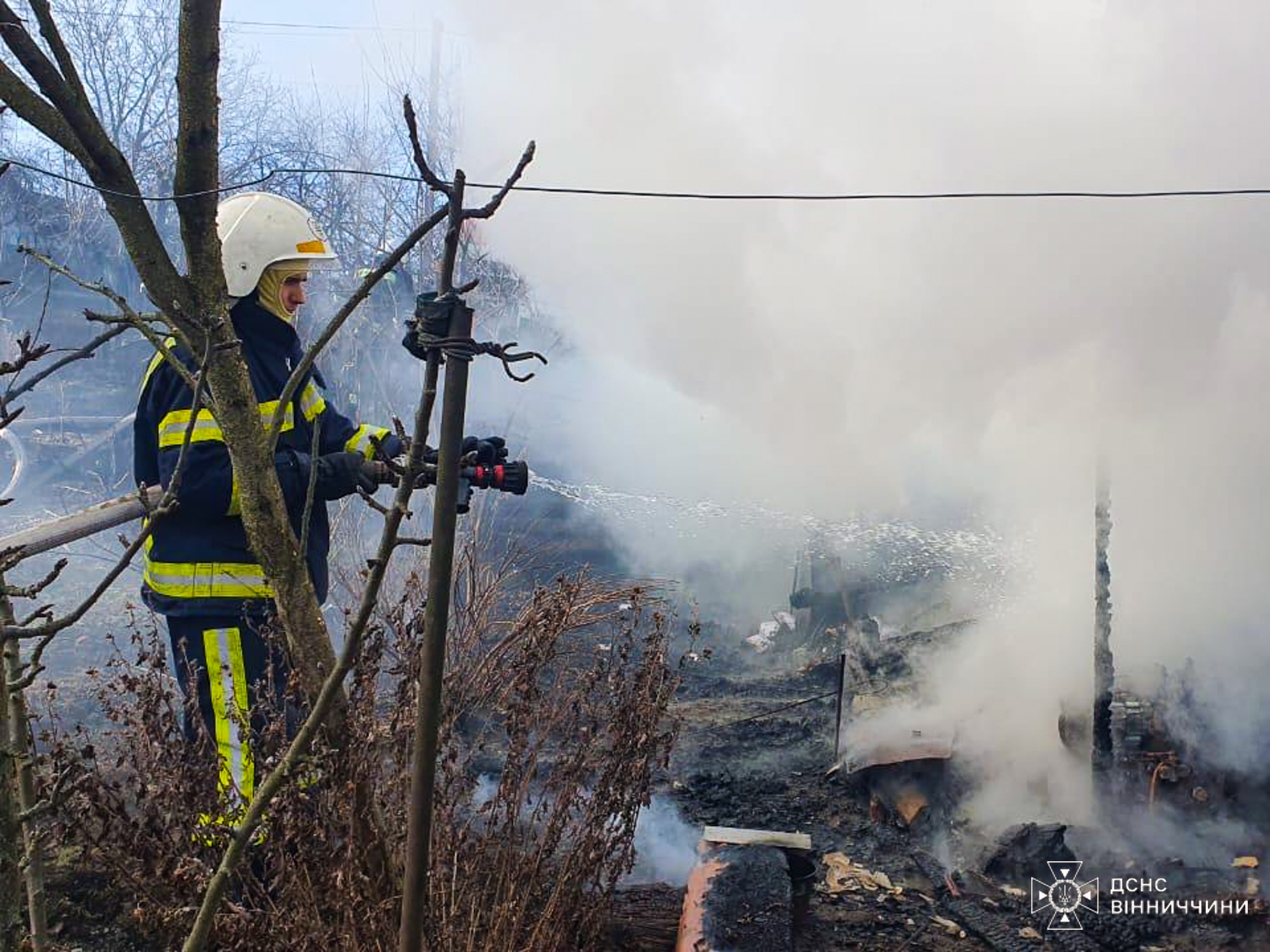 У Крижополі рятувальників викликали на пожежу господарчої будівлі