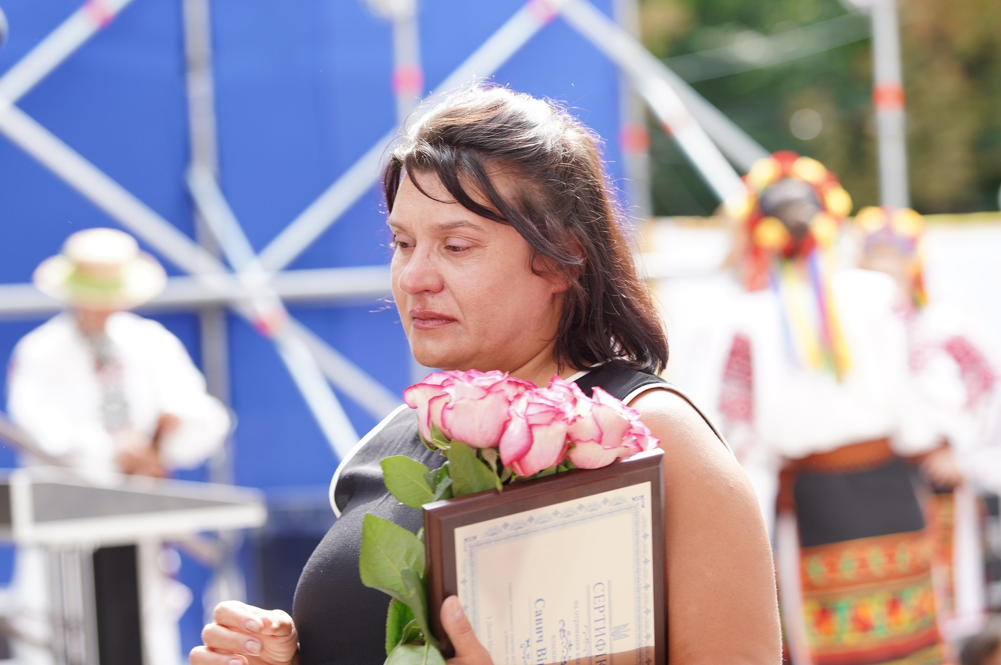 Вінничанці Вікторії Савич, вдові загиблого на Сході добровольця, вручили ключі від квартири