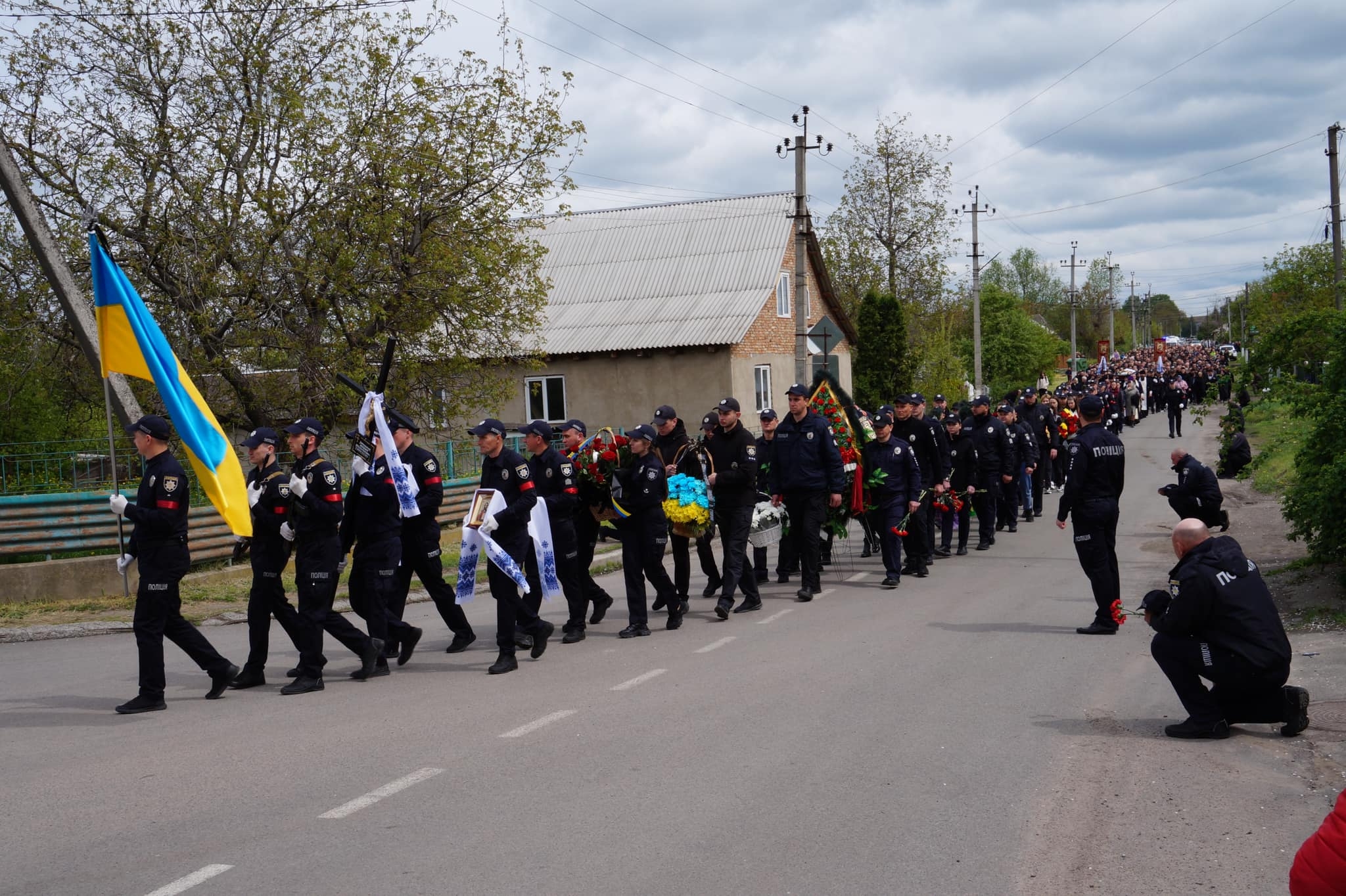 Бершадь прощалась із молодим поліцейським, якого розстріляли бандити