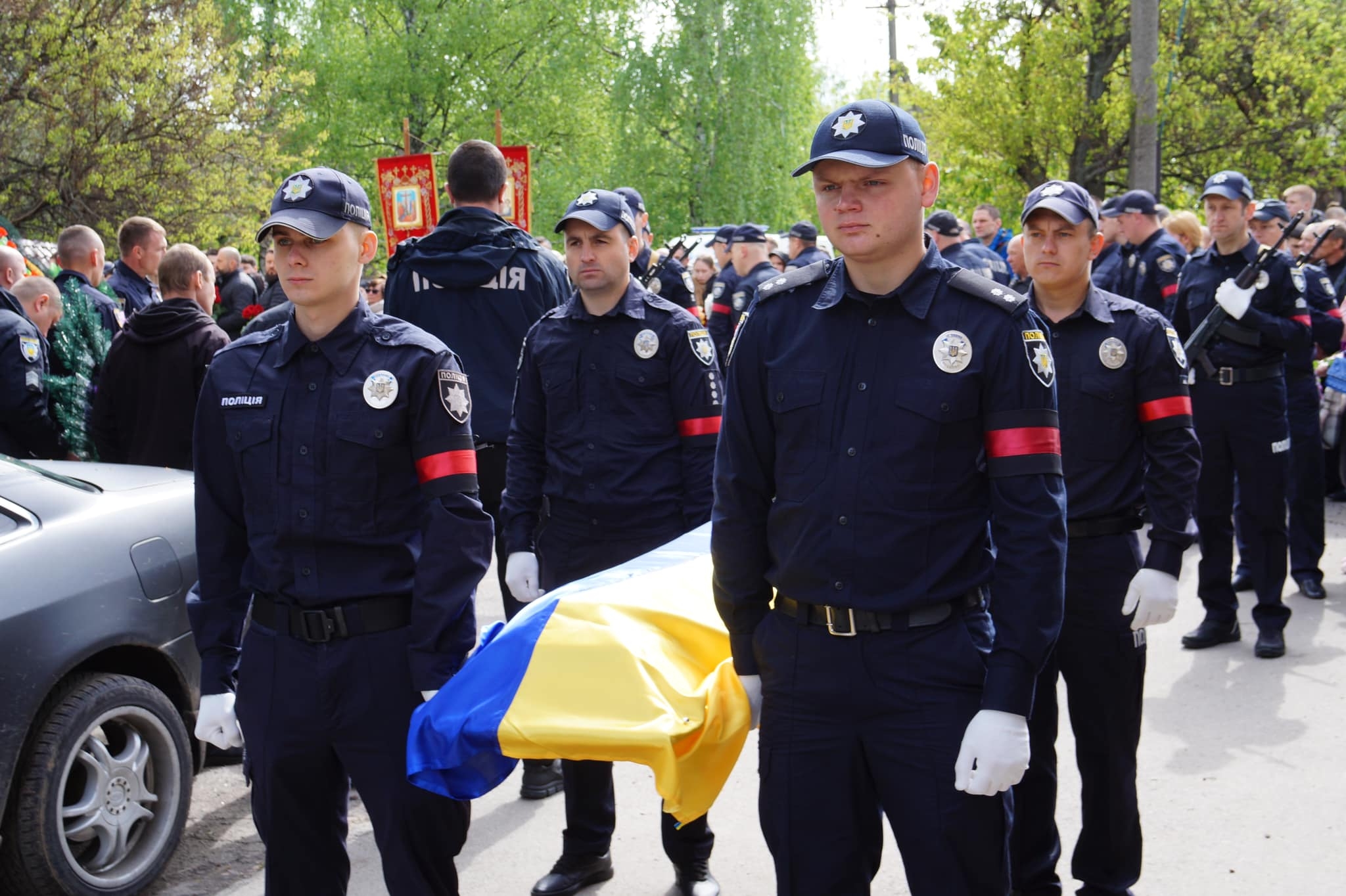 Бершадь прощалась із молодим поліцейським, якого розстріляли бандити