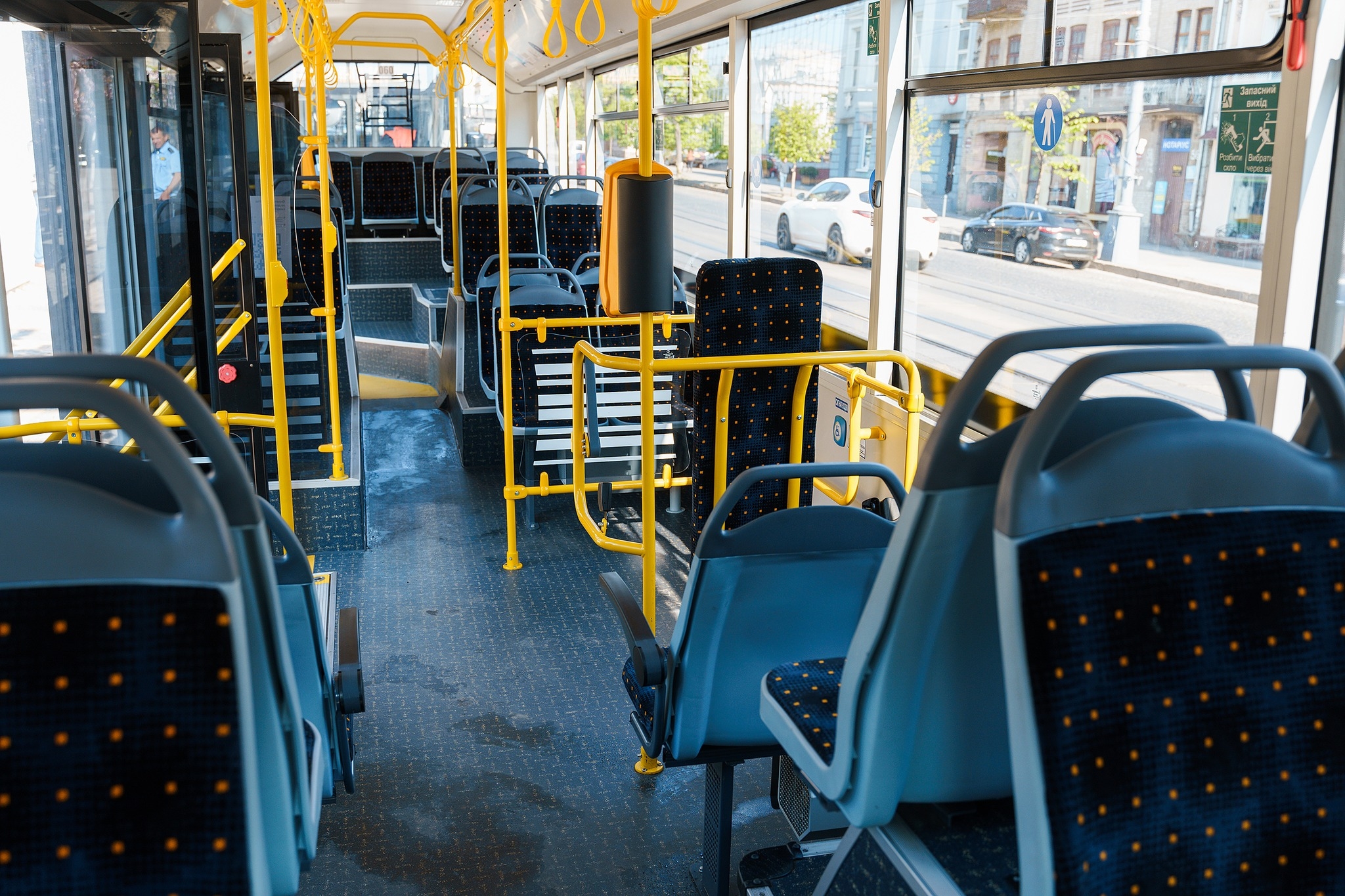 У Вінниці на маршрути 14А та 14Б випустили два нових тролейбуси "VinLine"
