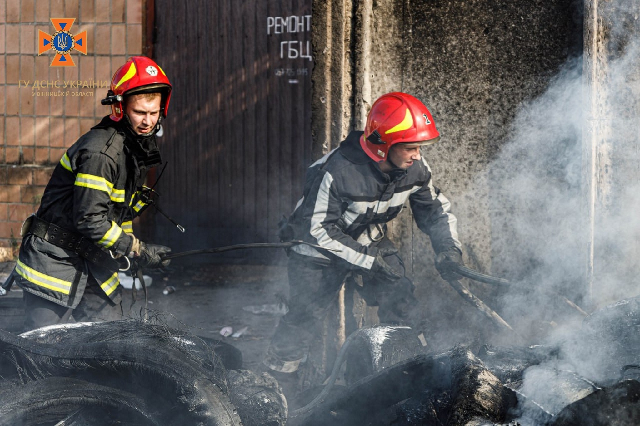 У Вінниці горіла купа сміття - загалом за добу в області сталося понад 20 пожеж