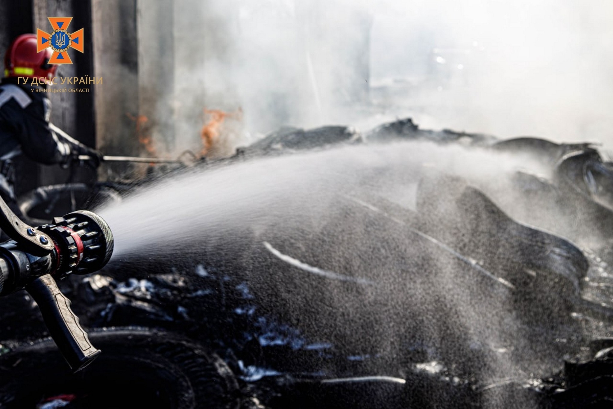 У Вінниці горіла купа сміття - загалом за добу в області сталося понад 20 пожеж