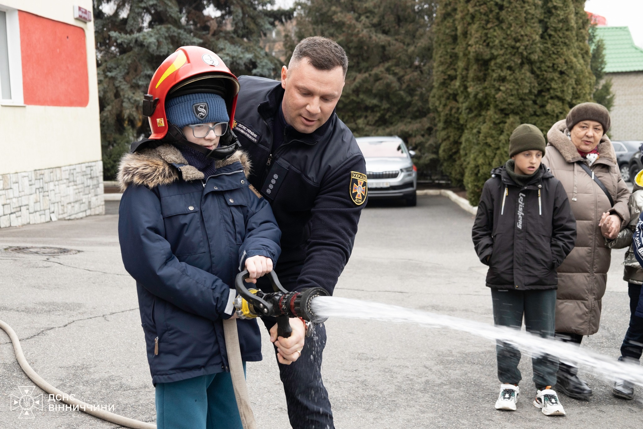 Дітки зі спецшколи завітали в гості до вінницьких рятувальників