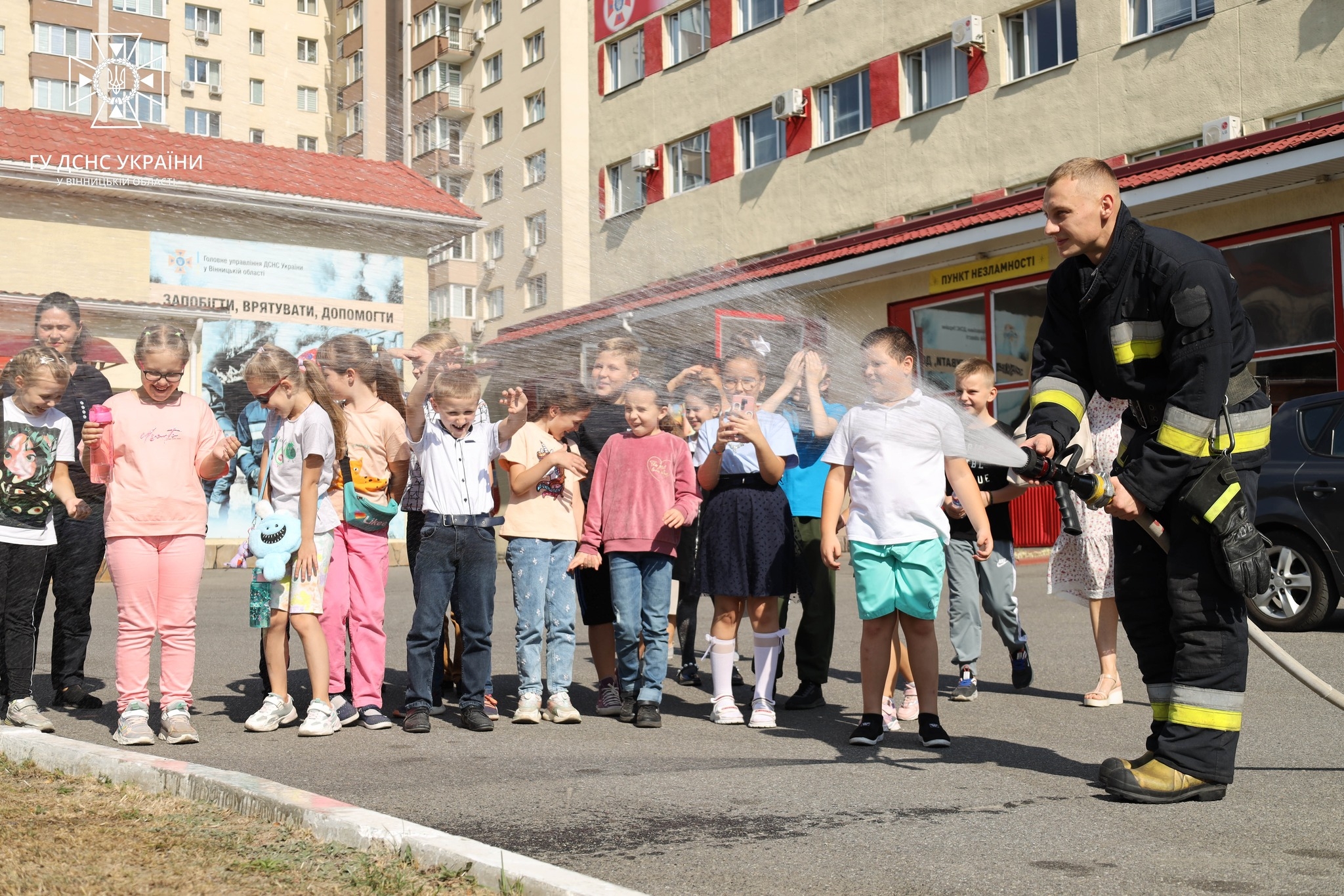 В гості до вінницьких рятувальників завітали ліцеїсти другого та третього класу