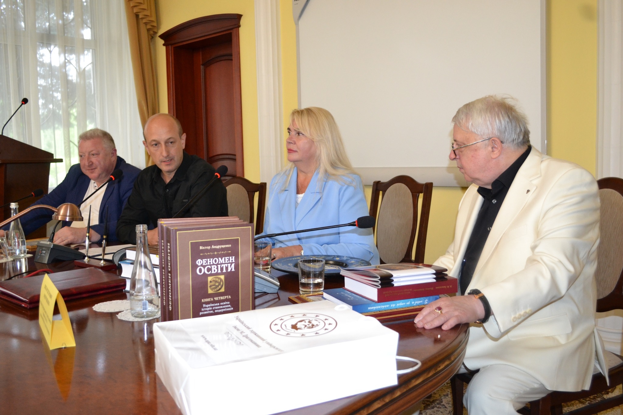 Вінницький університет підписав угоду про співпрацю зі столичним вишем