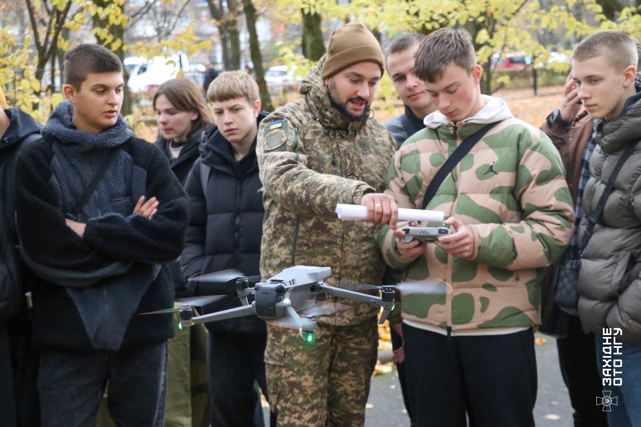 Вінницькі гвардійці презентували підрозділ БпЛА для студентів коледжу