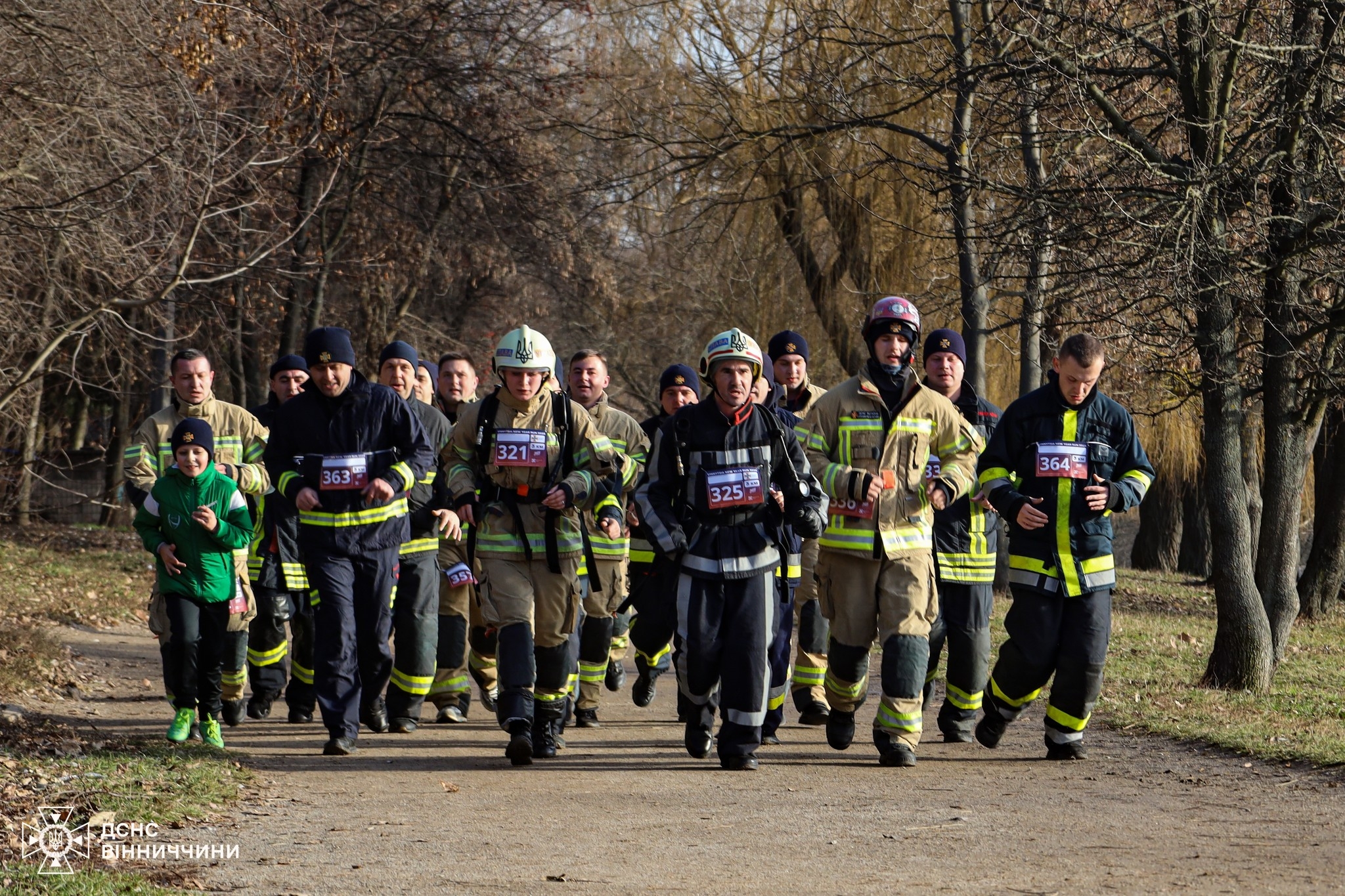 Вінницькі рятувальники вперше долучились до щорічного забігу "Vinnytsia New Year Run"