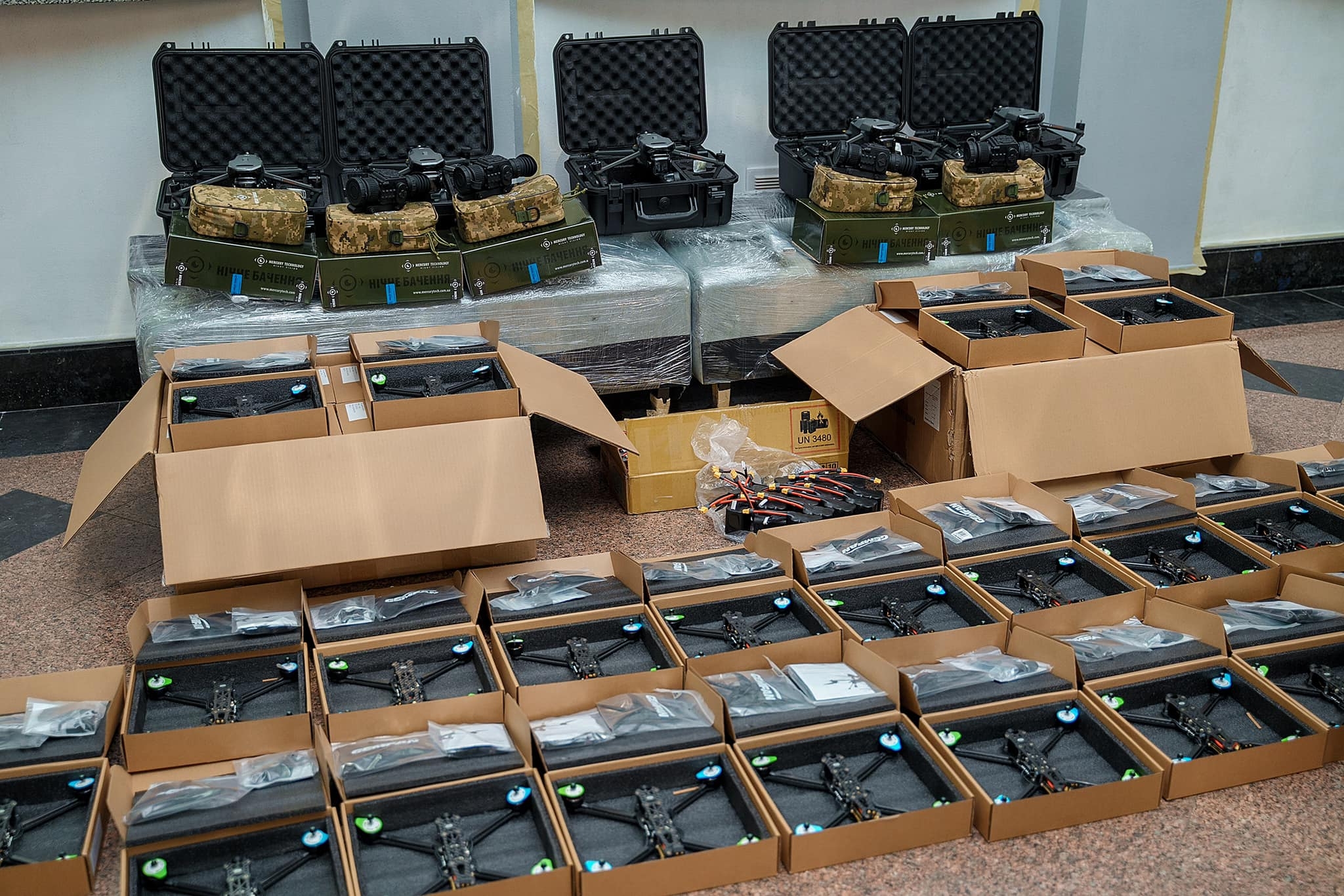 Шістдесят дронів двом військовим частинам передали ще одну партію техніки з Вінниці