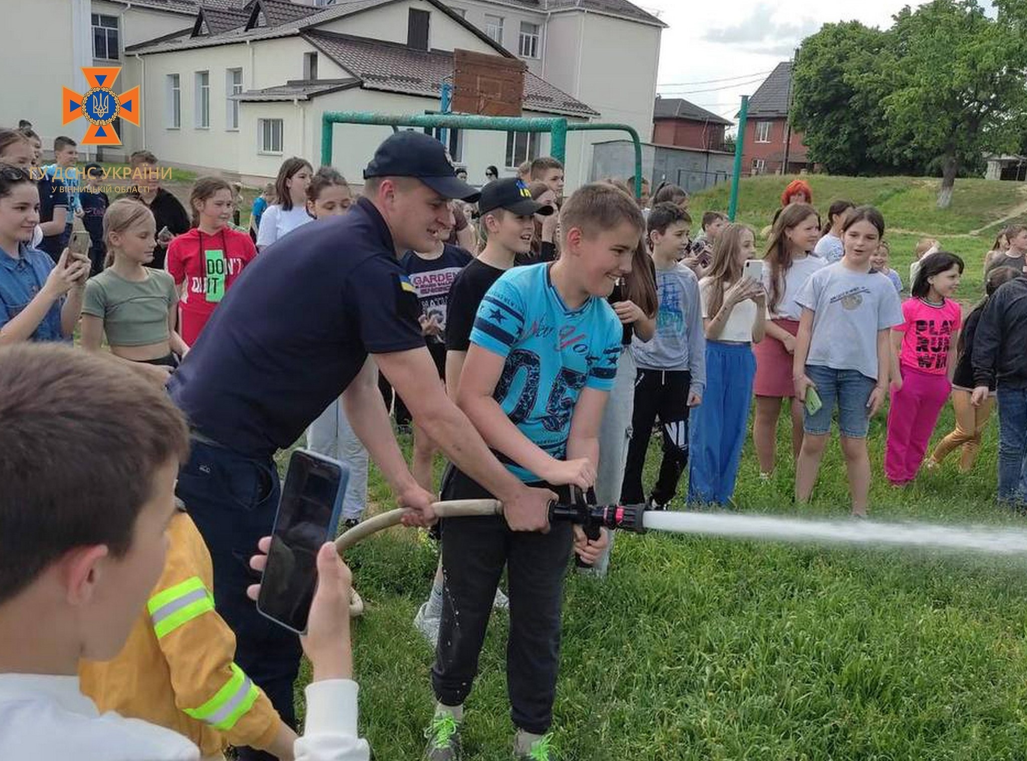 Козятинські рятувальники провели екскурсію пожежною частиною для діток