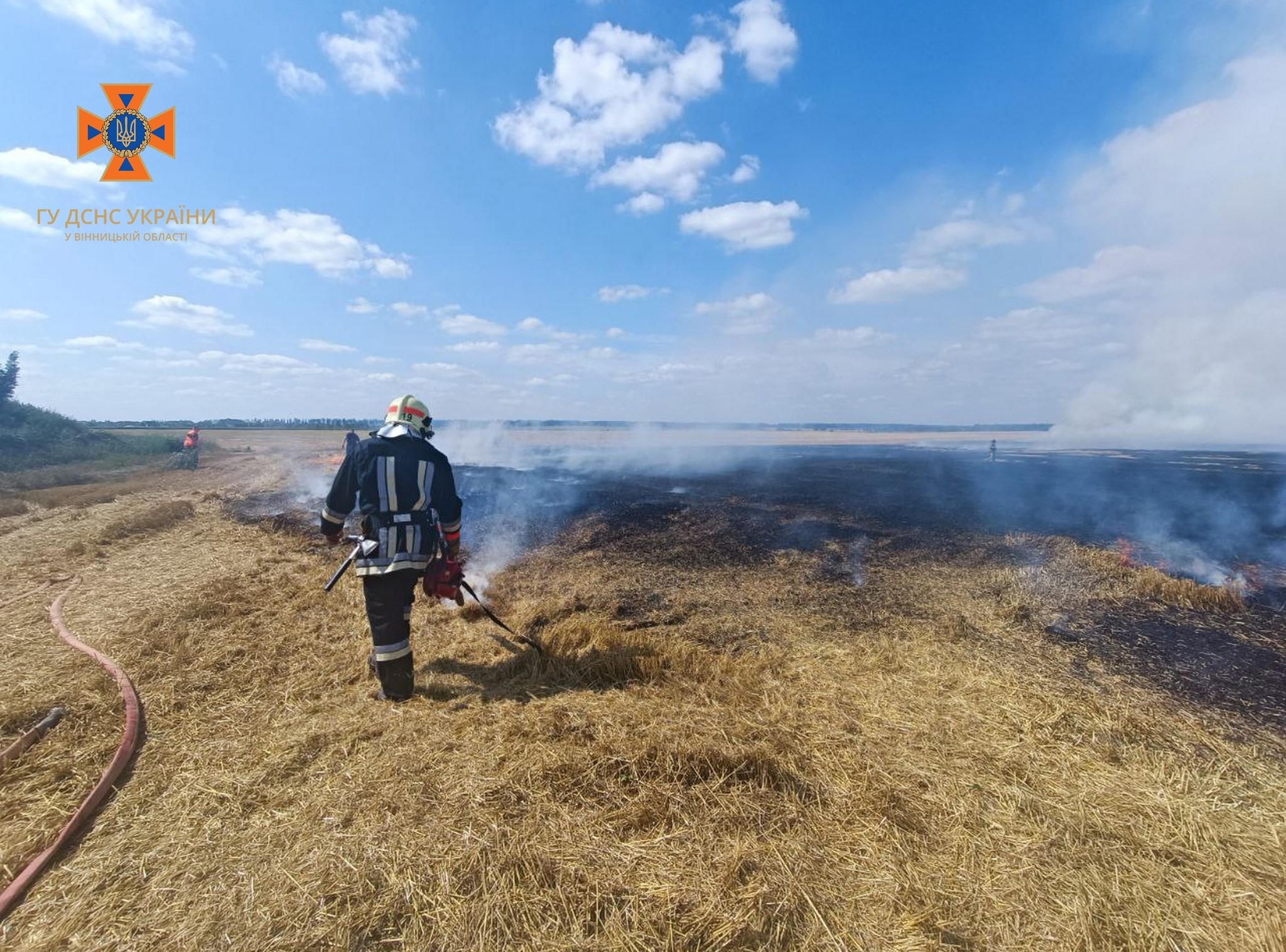 На Вінниччині за добу рятувальники вісім разів гасили пожежі в екосистемах