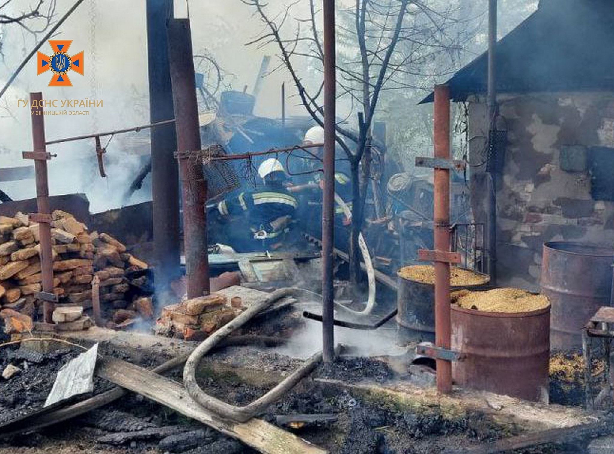 У пожежі в Іллінецькій громаді згоріли свійські тварини та чотири тонни зерна