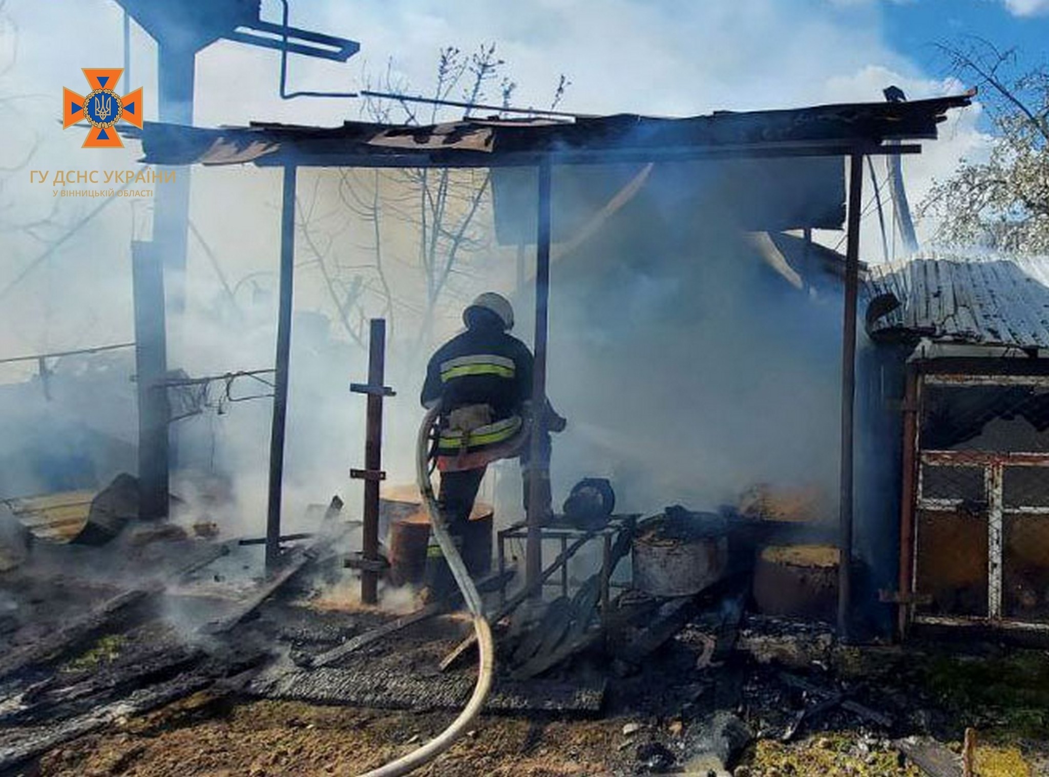 У пожежі в Іллінецькій громаді згоріли свійські тварини та чотири тонни зерна