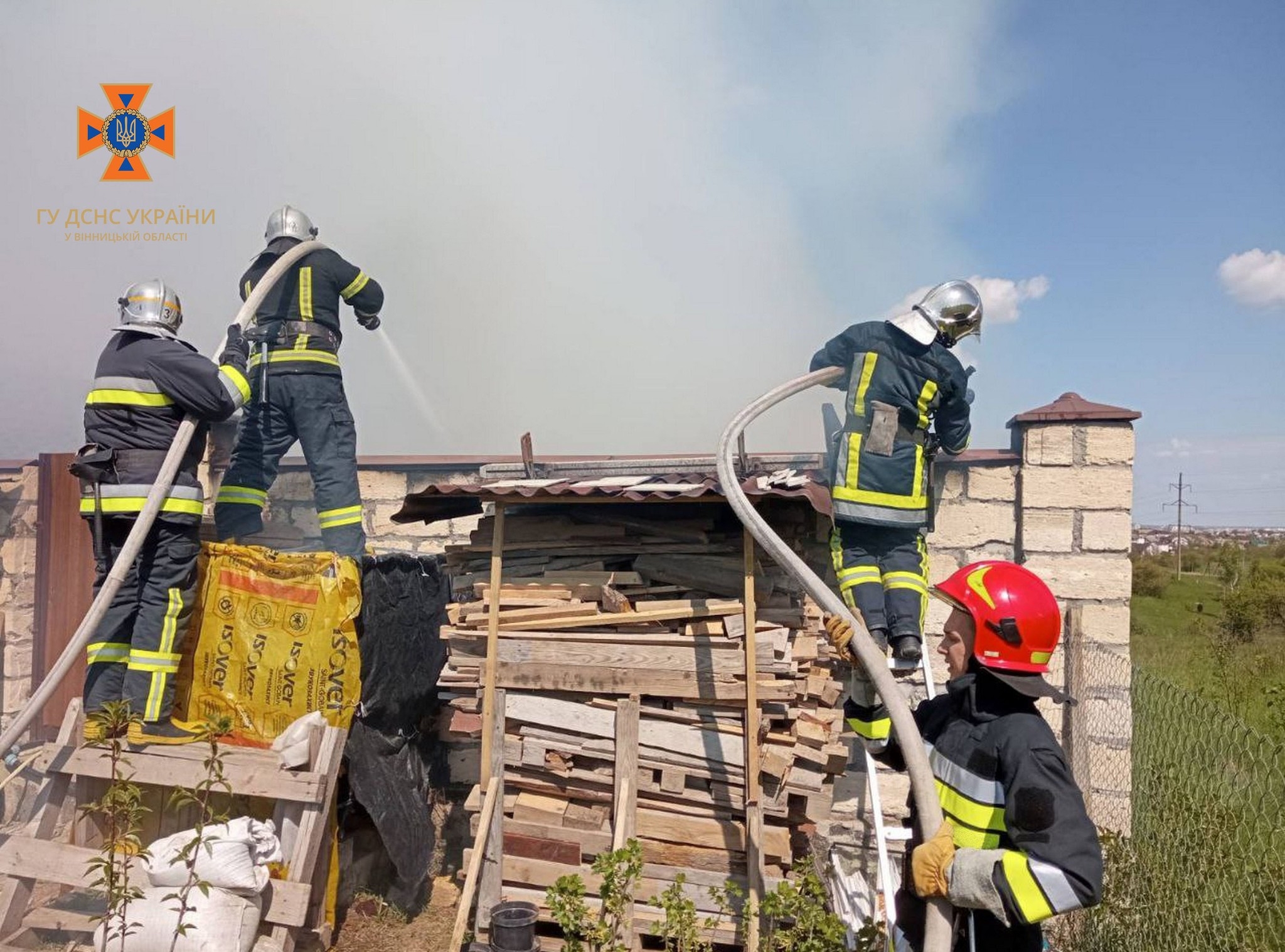 У Вінниці сталася пожежа - загорілось підсобне приміщення