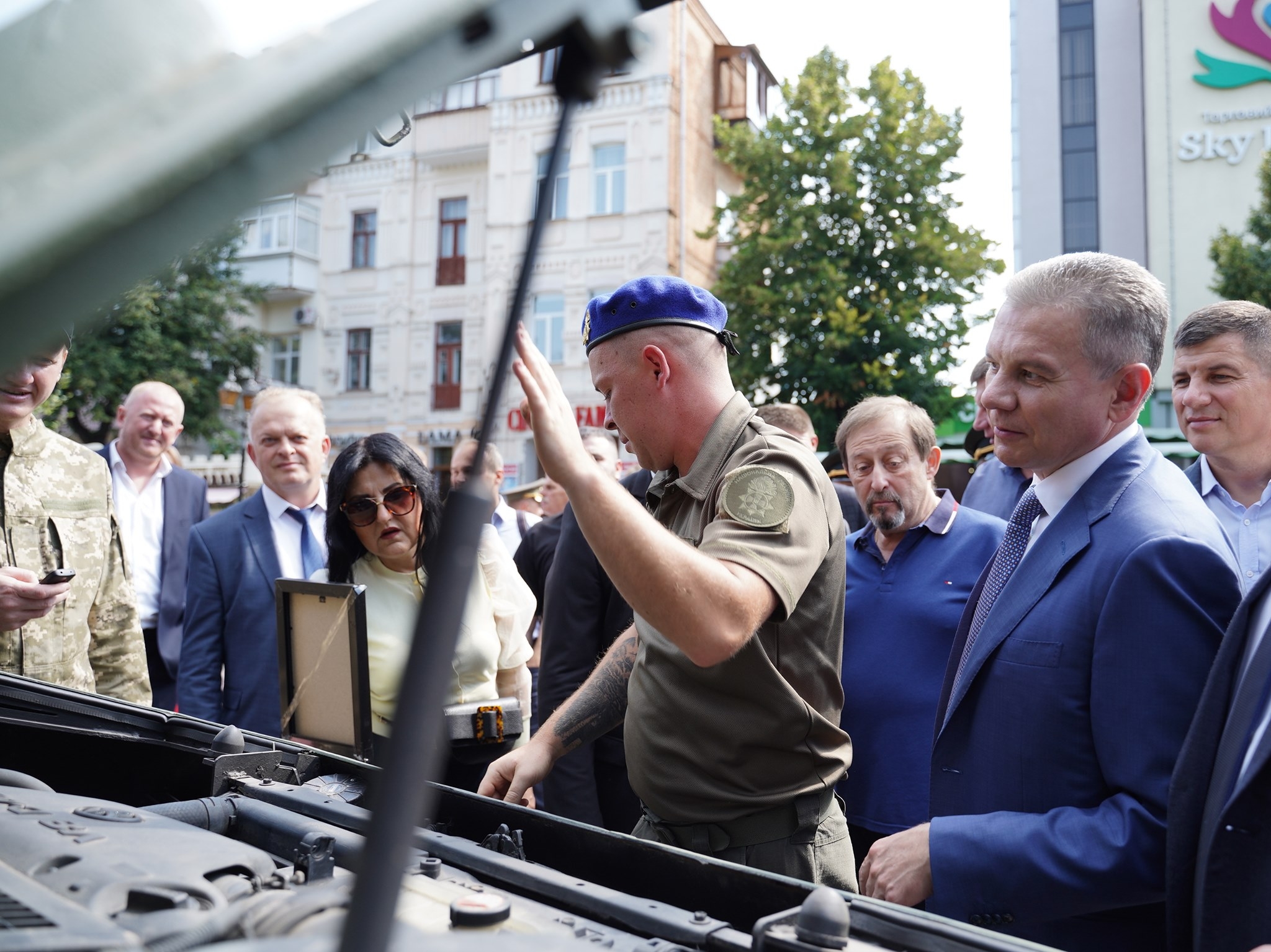 На виставці "На захисті Незалежності" вінничанам продемонстрували бронеавтомобіль "Отаман Петлюра" та зенітну установку