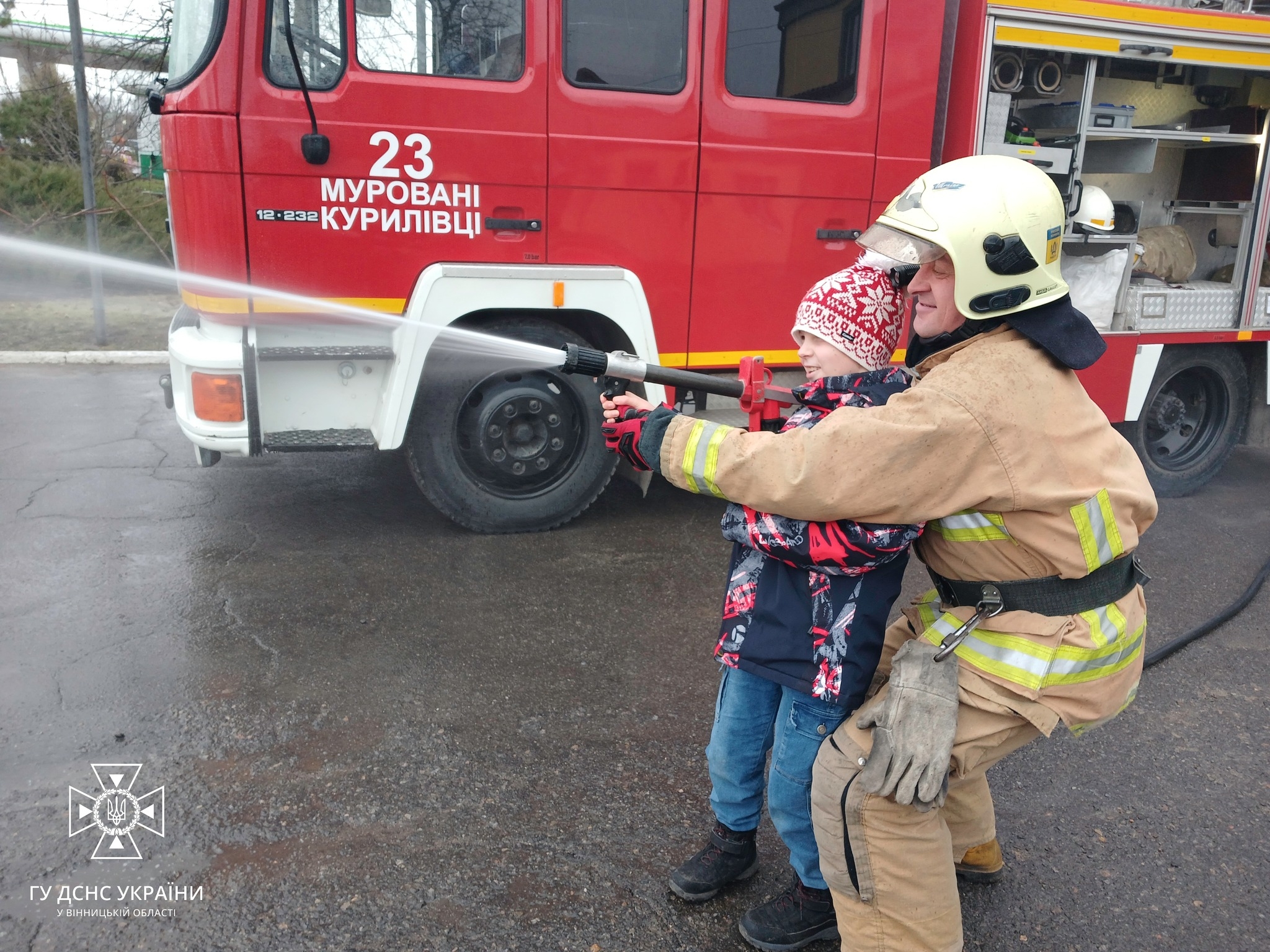 У Бершаді та Мурованих Курилівцях рятувальники провели пізнавальні заходи для діток
