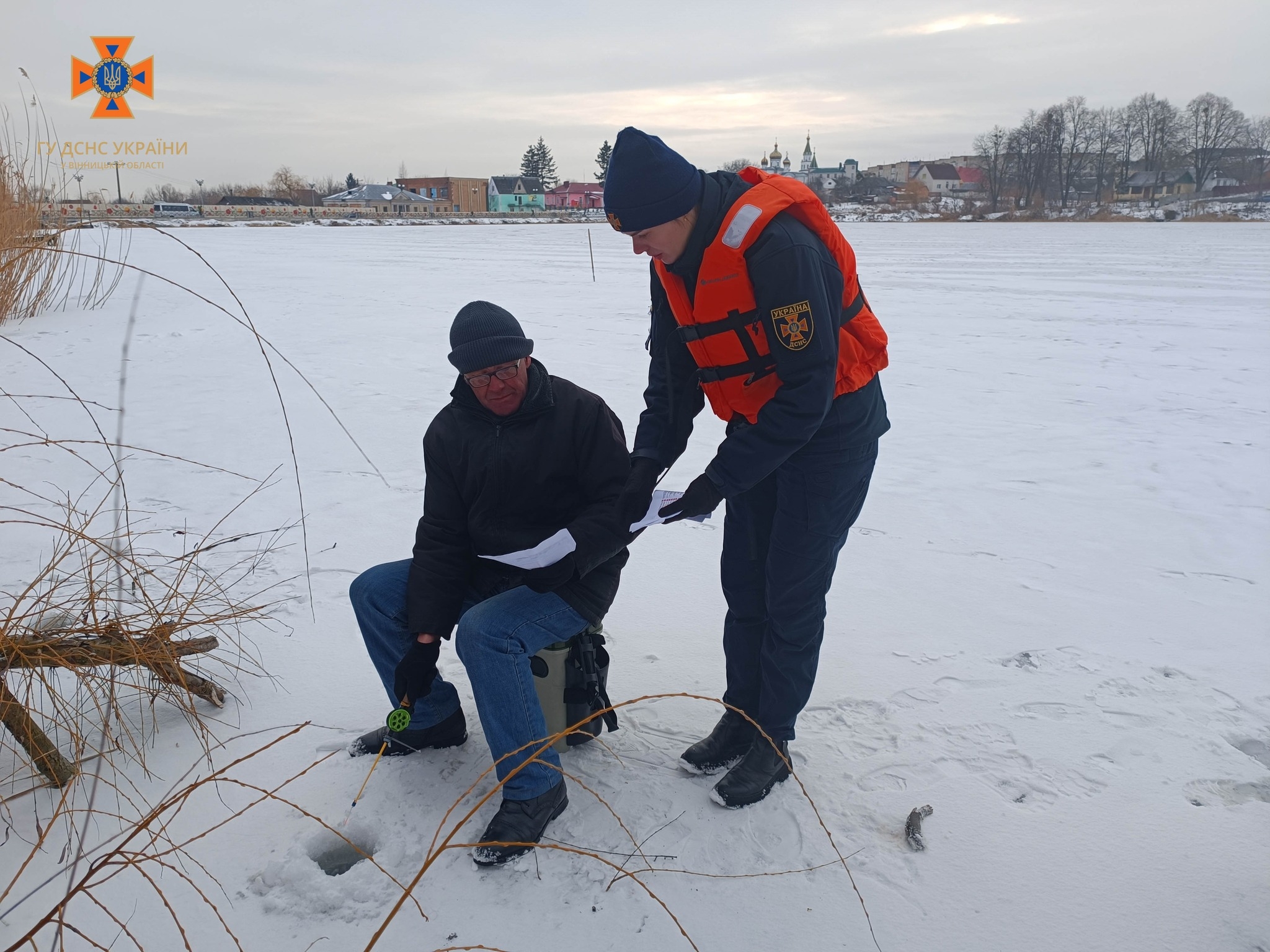 Рятувальники закликають вінничан не виходити на замерзлі водойми