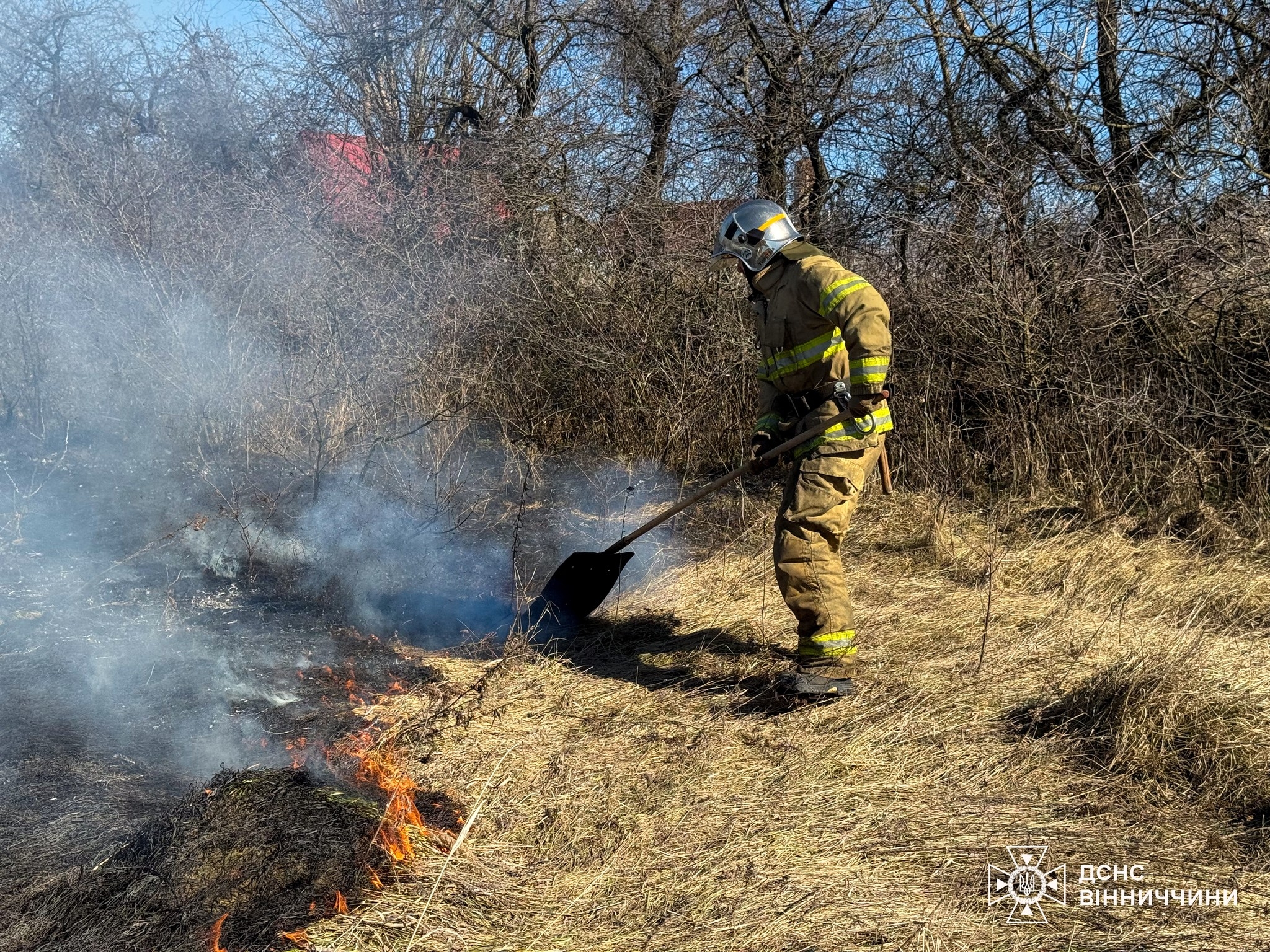 Сміття, будинки та автомобіль горіли на Вінниччині
