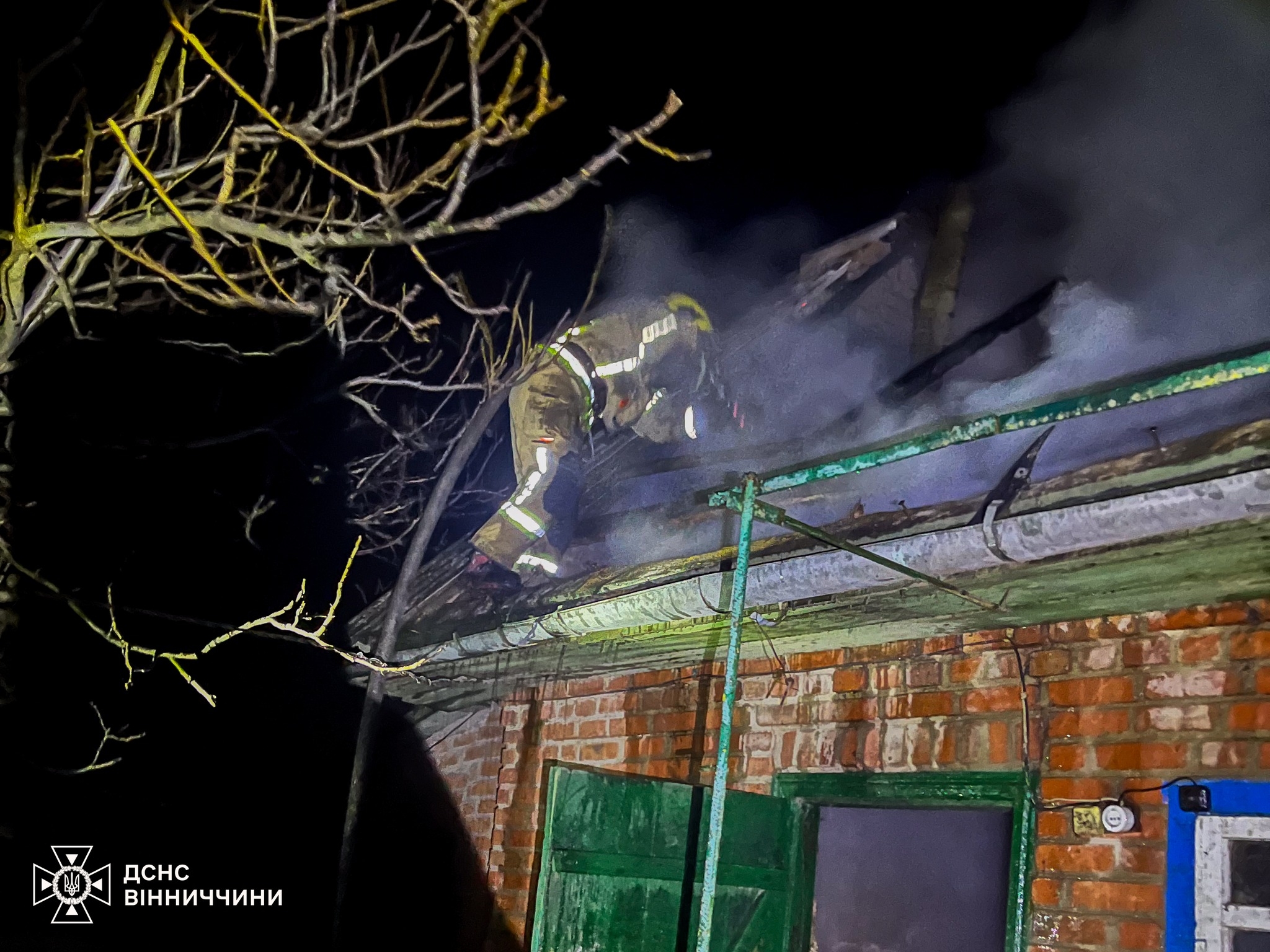 Сміття, будинки та автомобіль горіли на Вінниччині