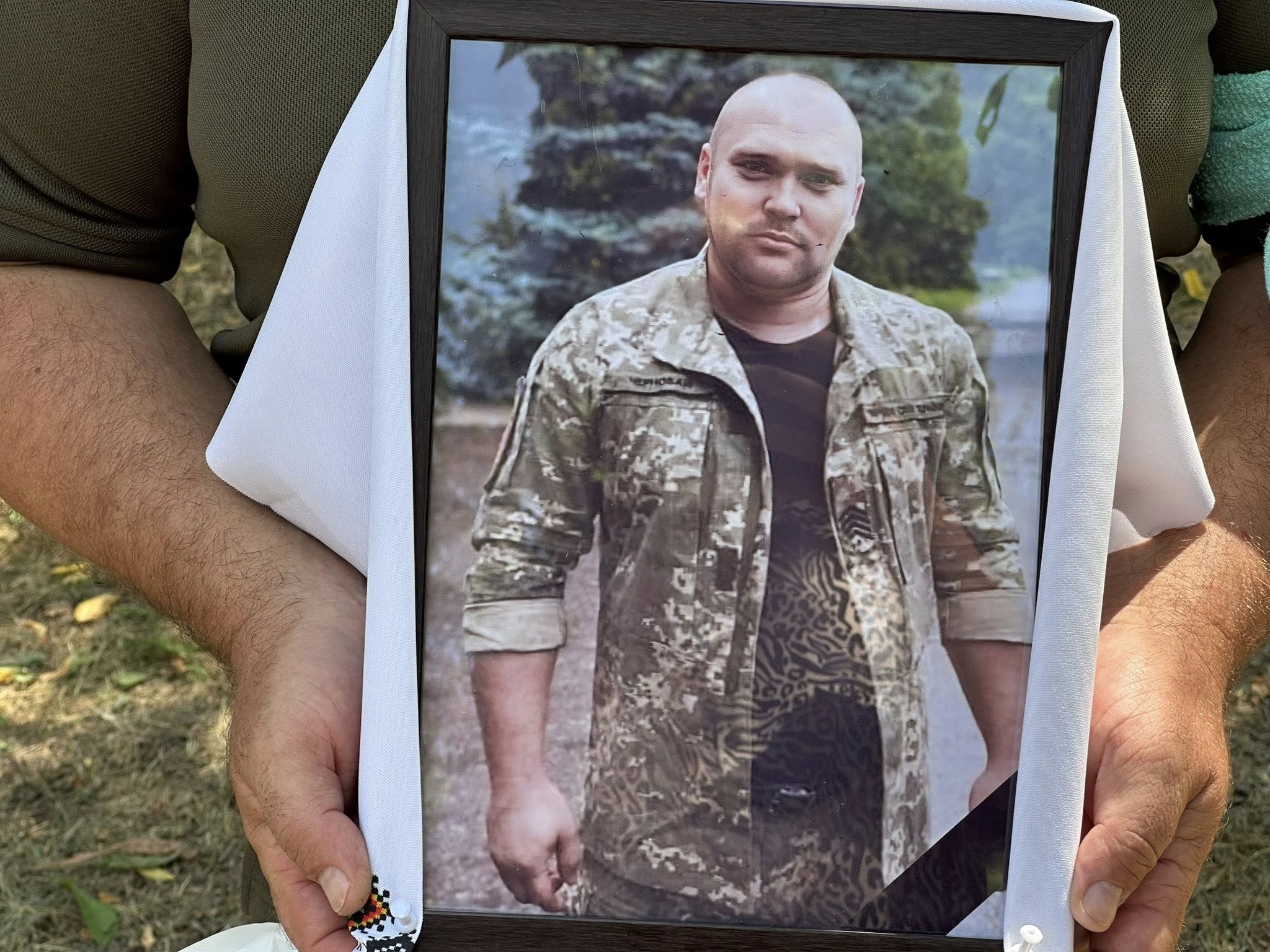 Тростянецька громада “живим коридором” проводжала загиблого воїна