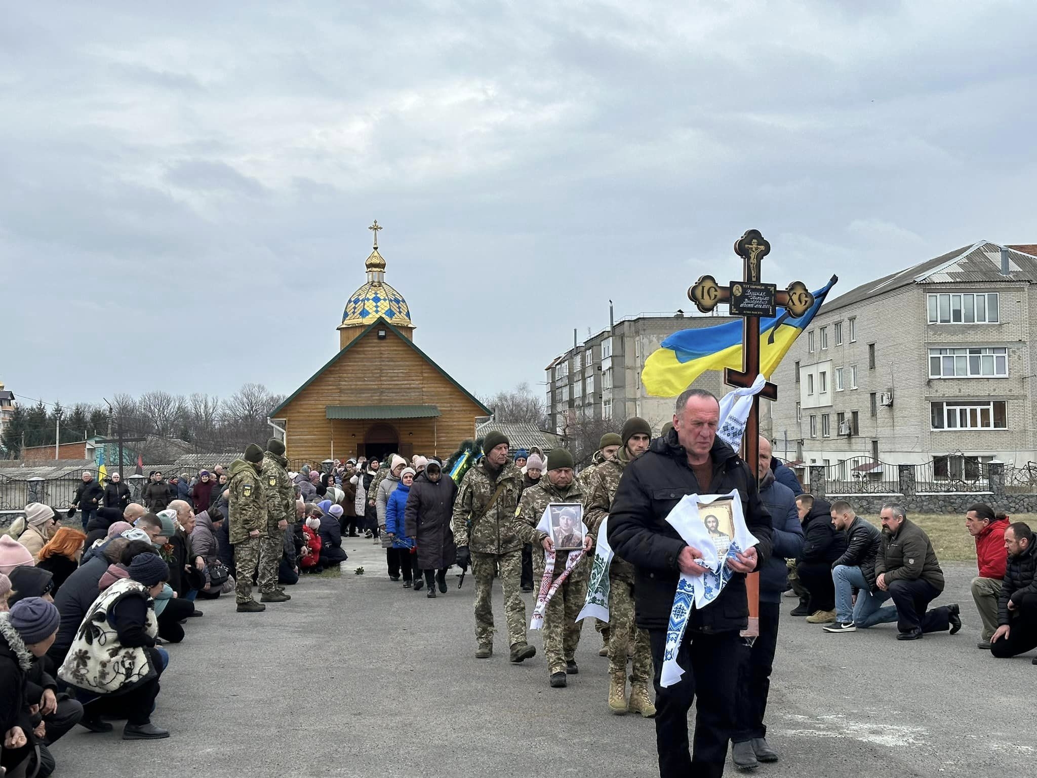 У Тульчинській громаді попрощалися з 51-річним полеглим Героєм