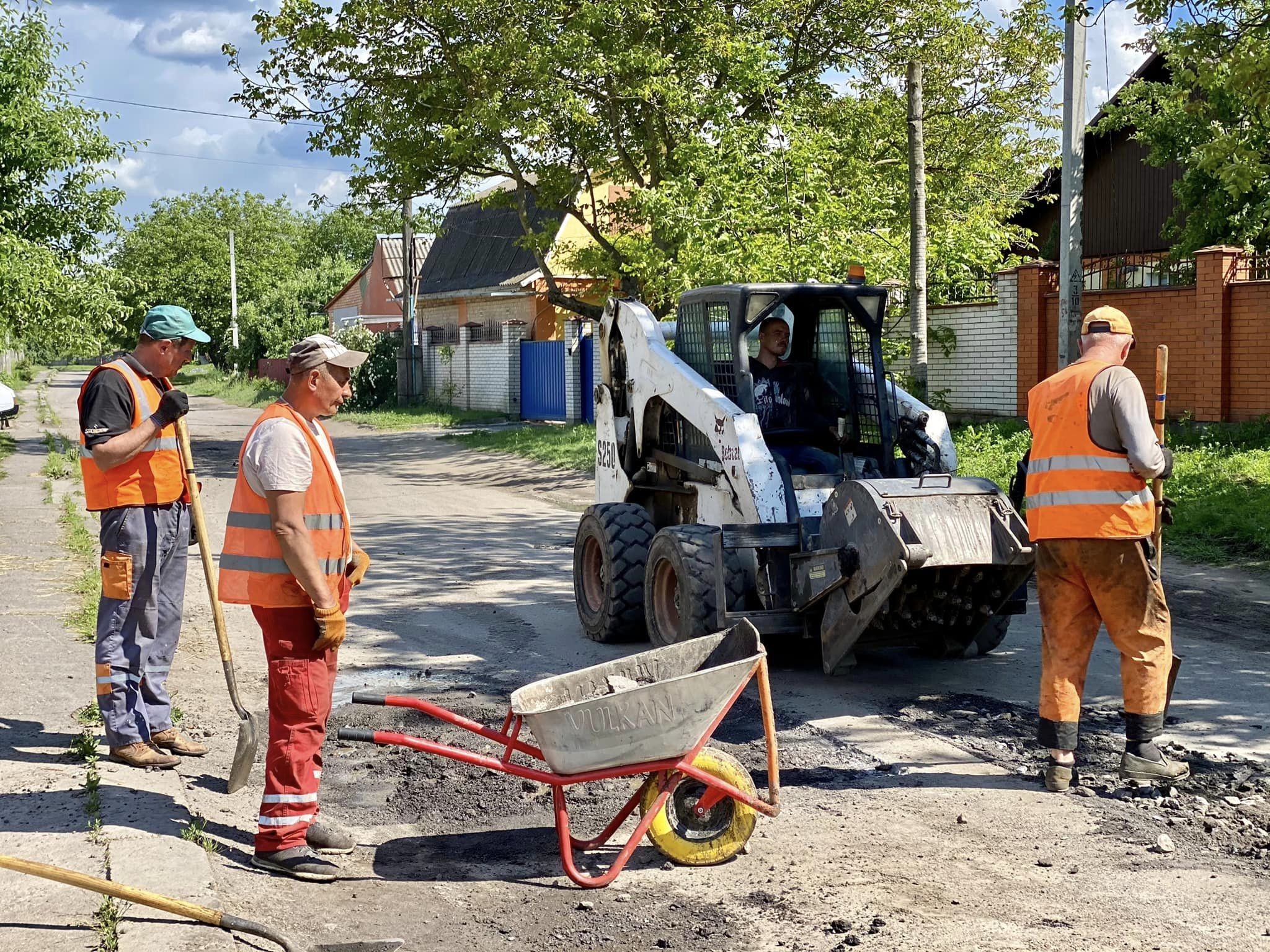 У Вінницько-Хутірському окрузі розпочали поточний ремонт доріг