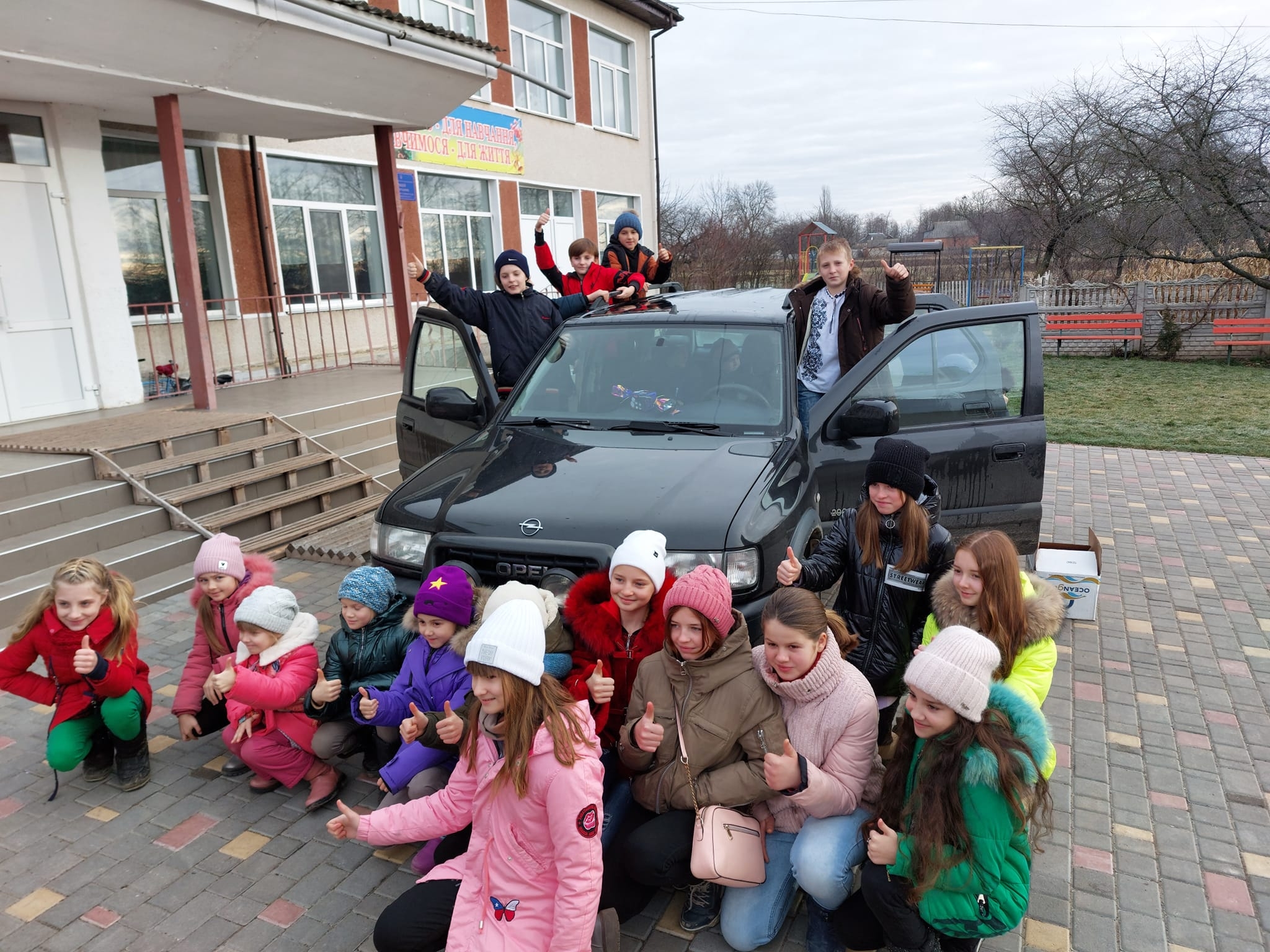 Учні та колектив літинського ліцею зібрали кошти на авто для ЗСУ