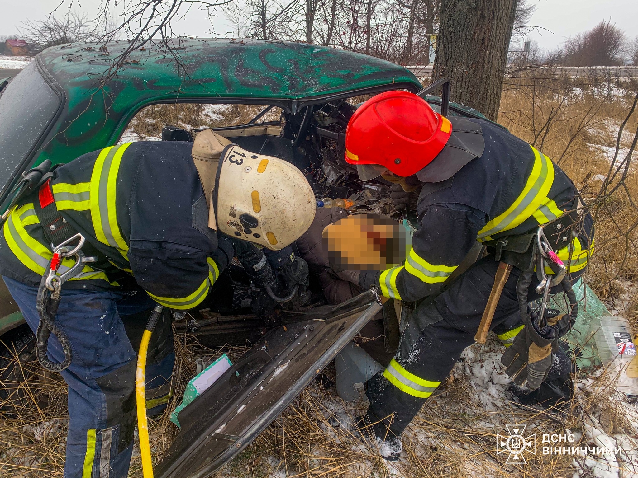 Внаслідок ДТП у Вінницькому районі загинула пасажирка та постраждав керманич авто